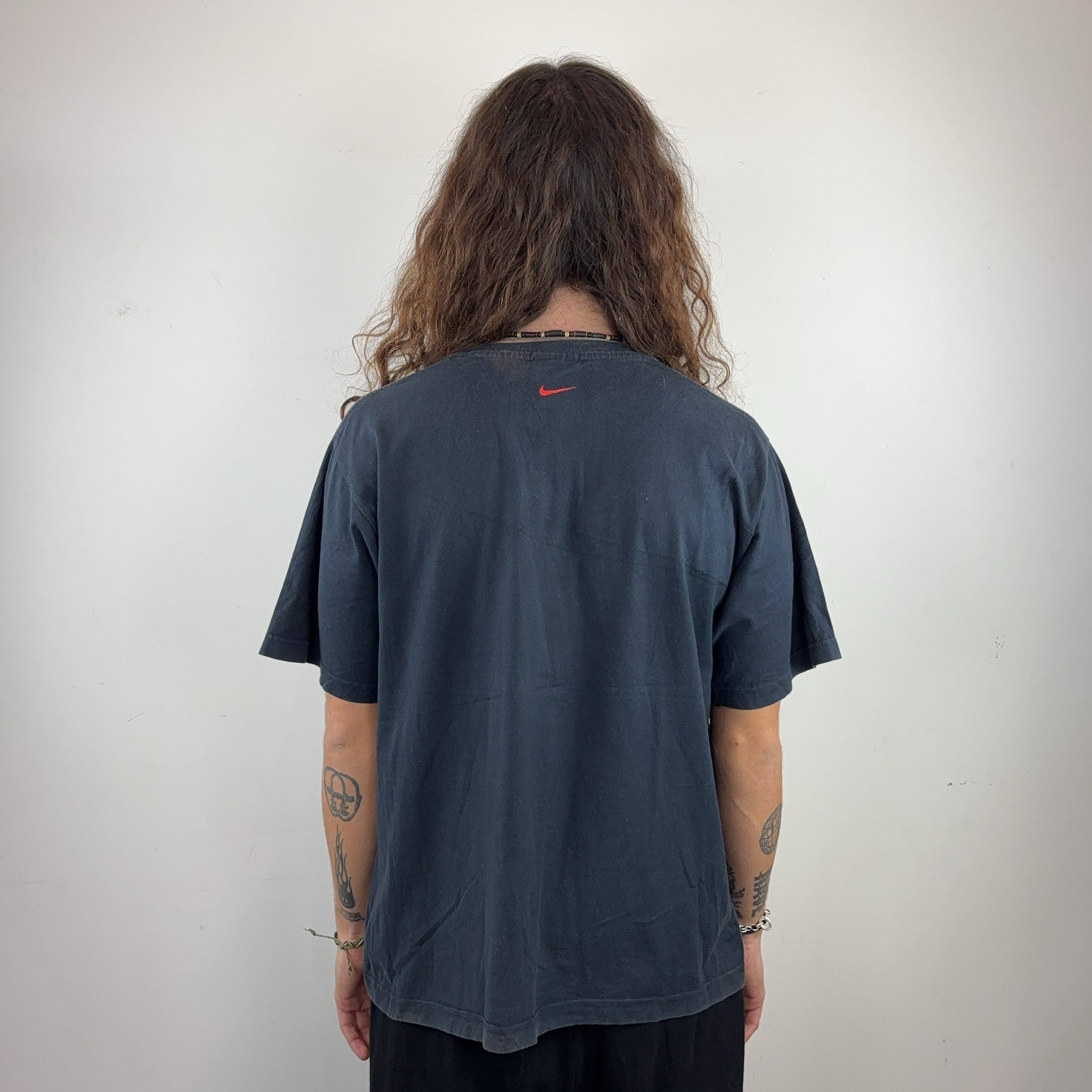 NIKE TEE - MEDIUM