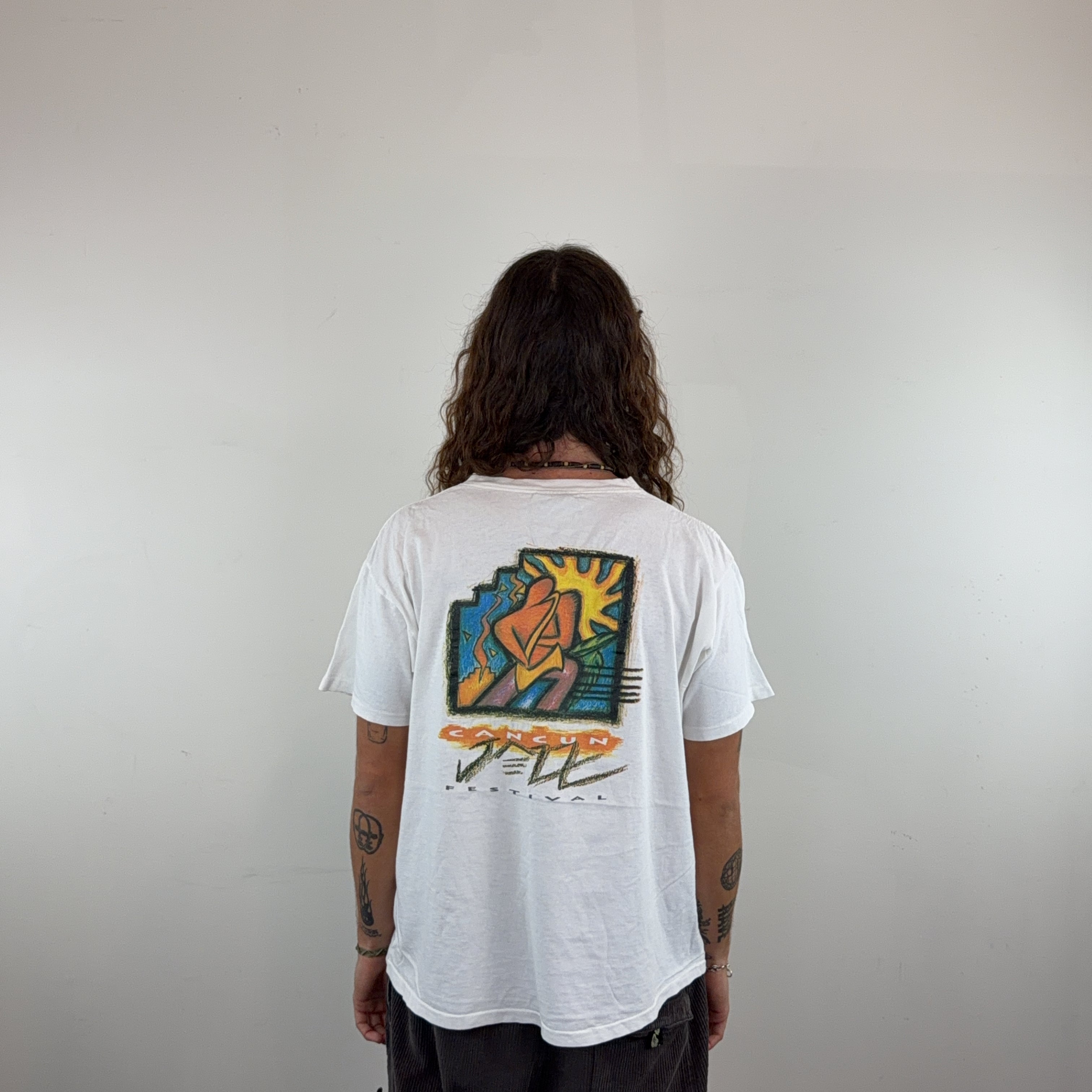 'CANCUN' GRAPHIC TEE - MEDIUM