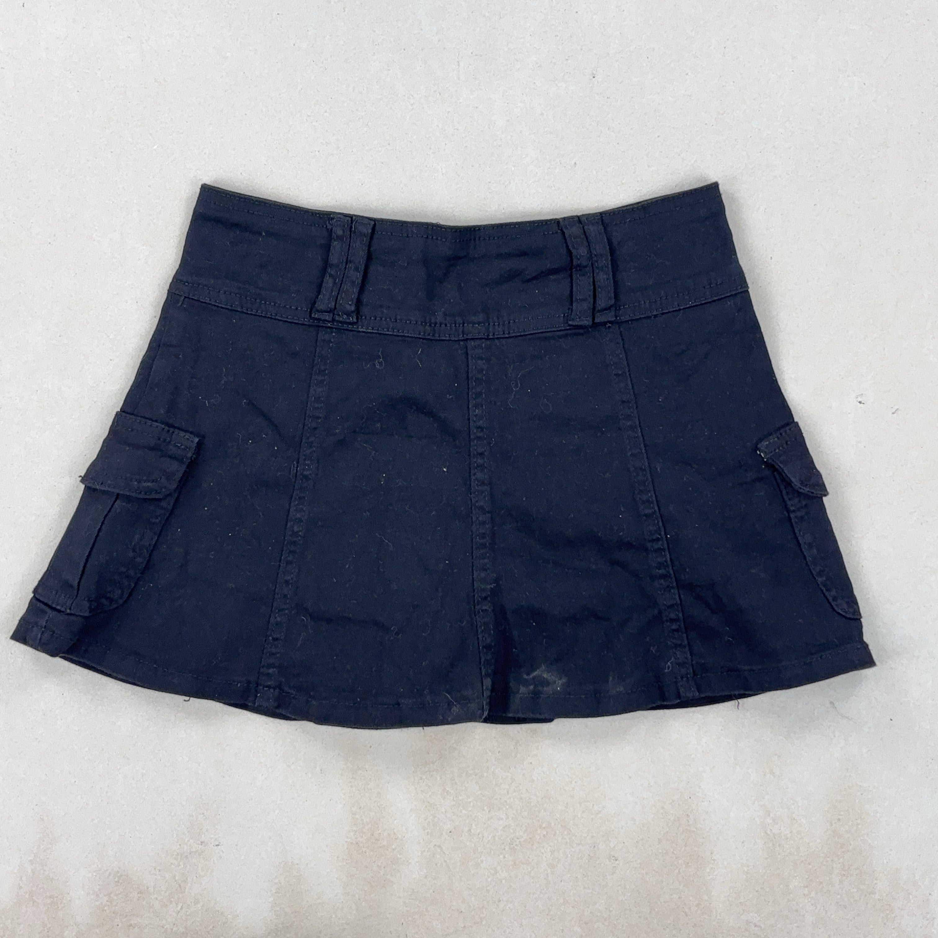 BLACK VINTAGE SKIRT - MEDIUM