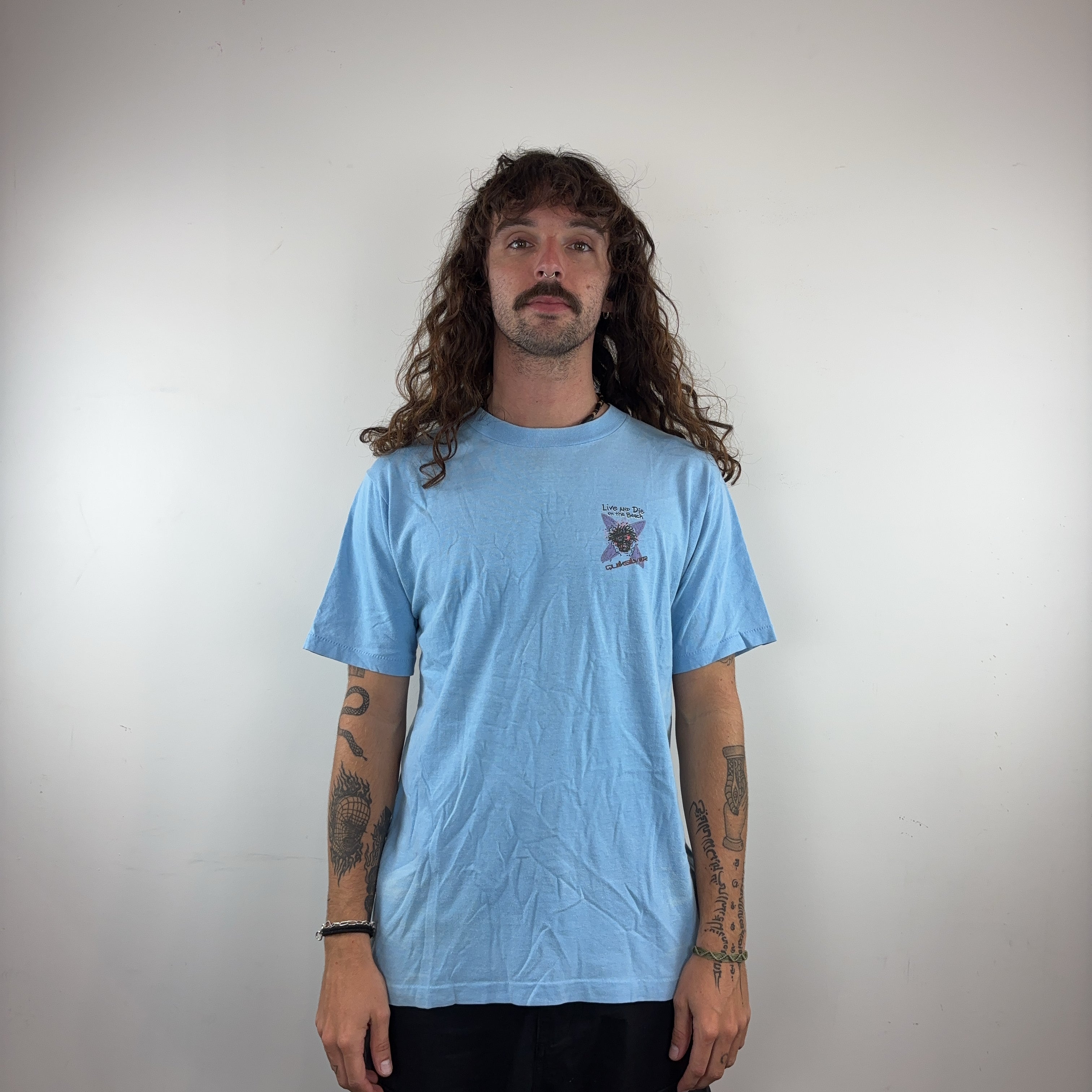 QUIKSILVER 'LIVE AND DIE ON THE BEACH' TEE - MEDIUM