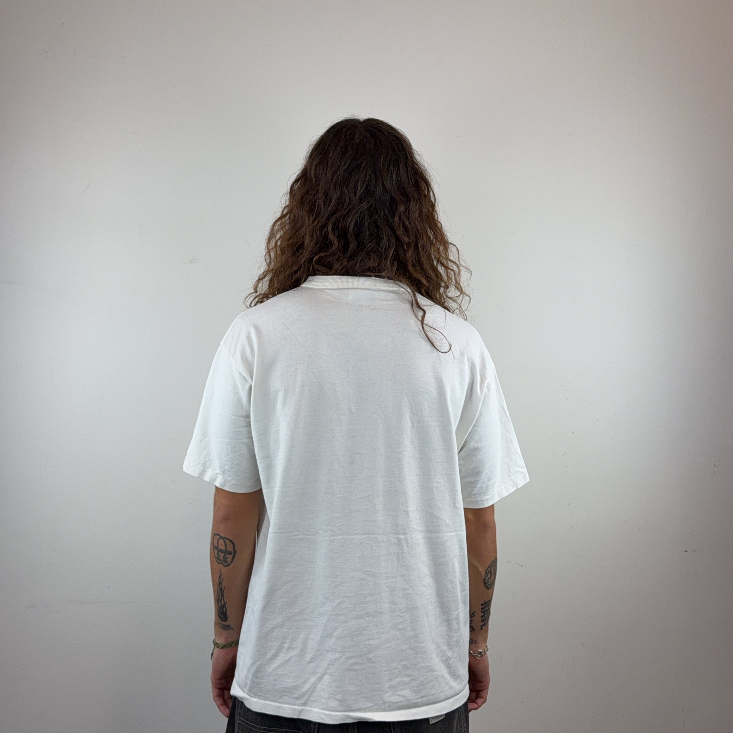 GRAPHIC WHITE TEE - LARGE