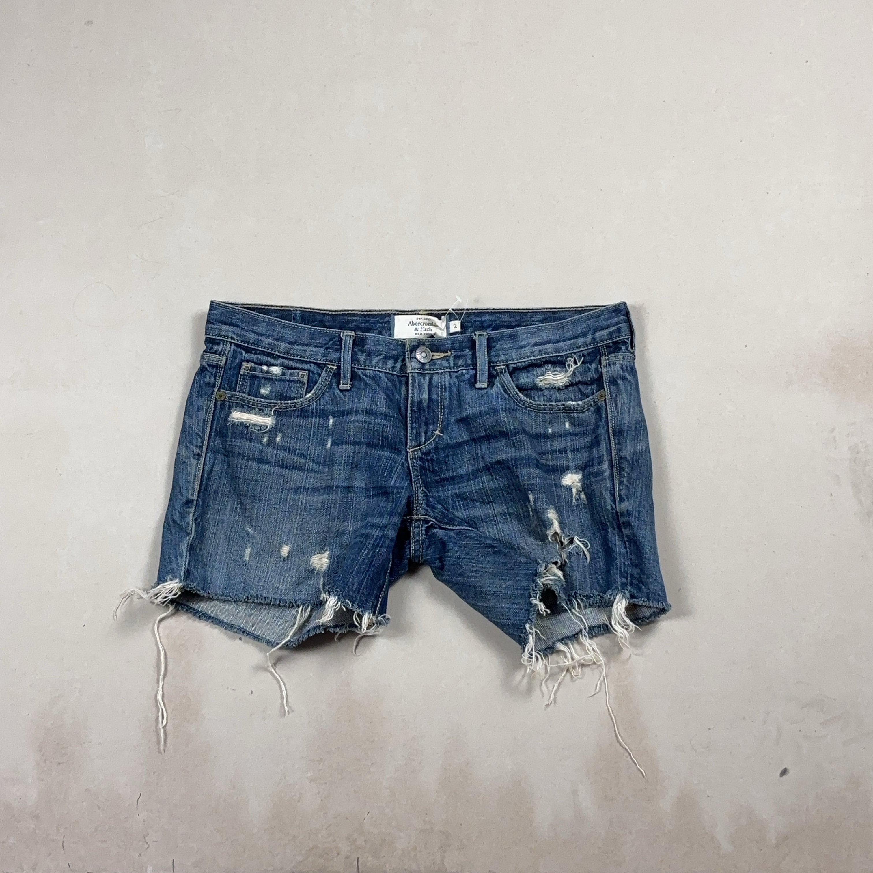 ABERCROMBIE & FITCH SHORTS - MEDIUM