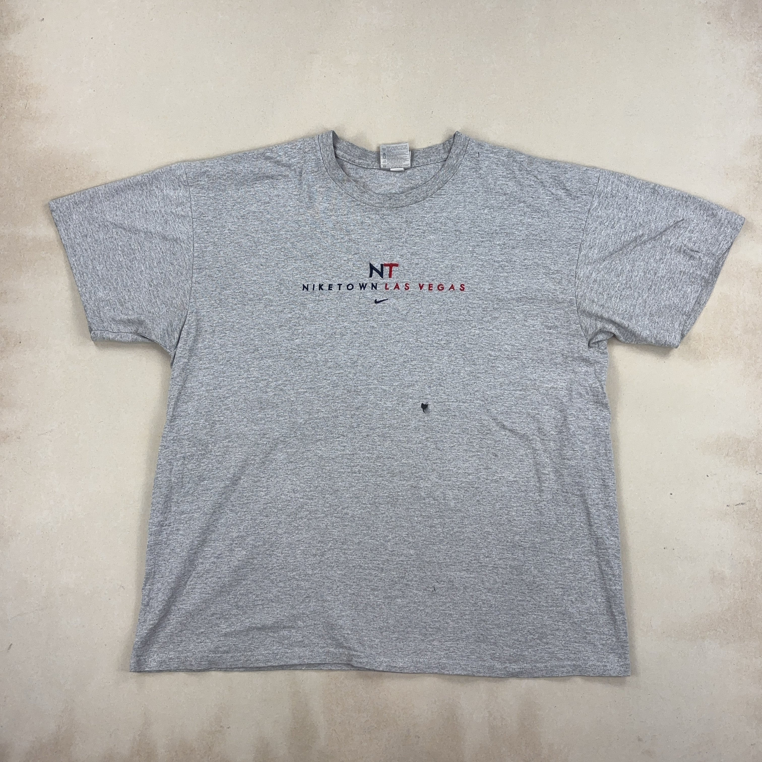 NIKE 'NIKETOWN LAS VEGAS' TEE - LARGE