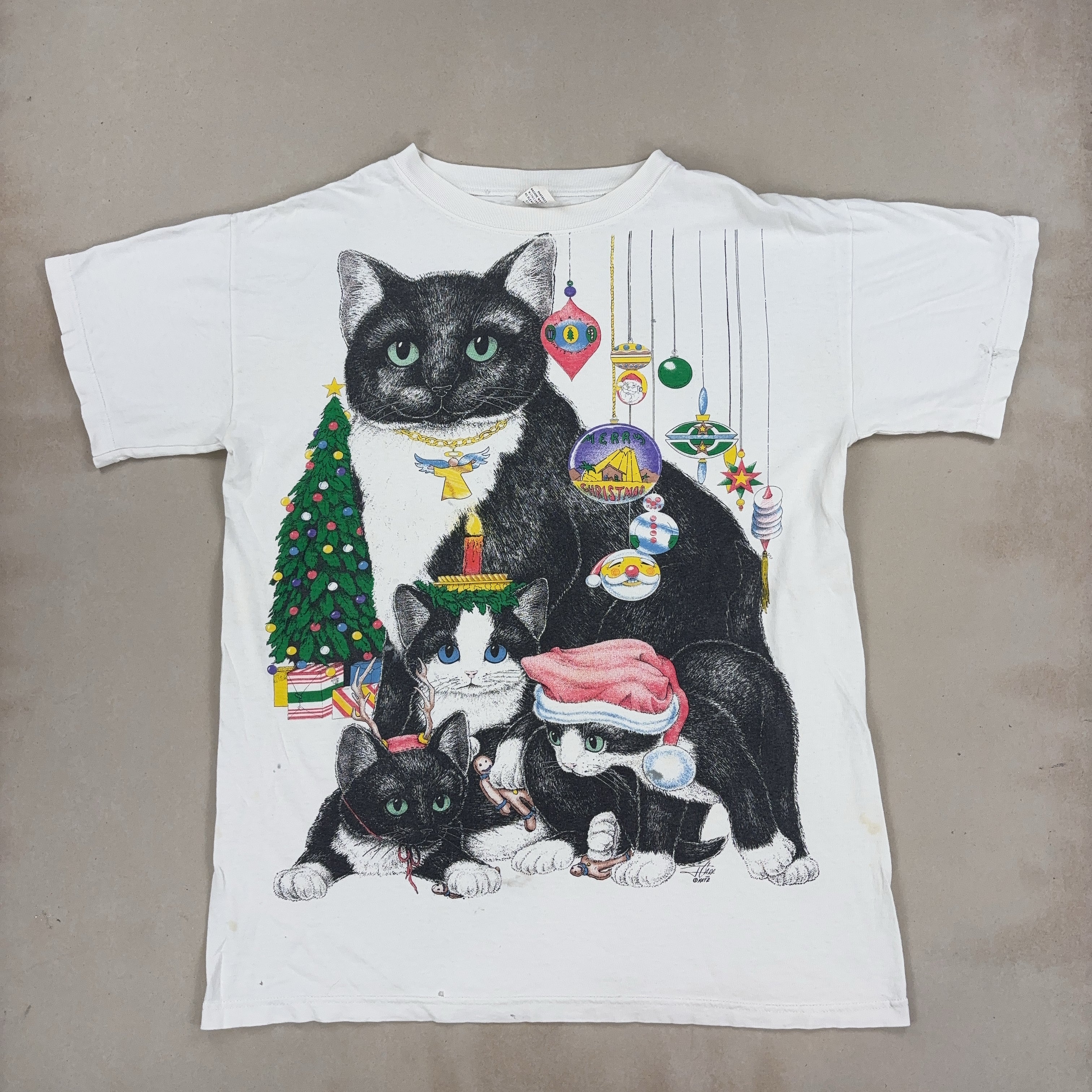 GRAPHIC CHRISTMAS TEE - X LARGE