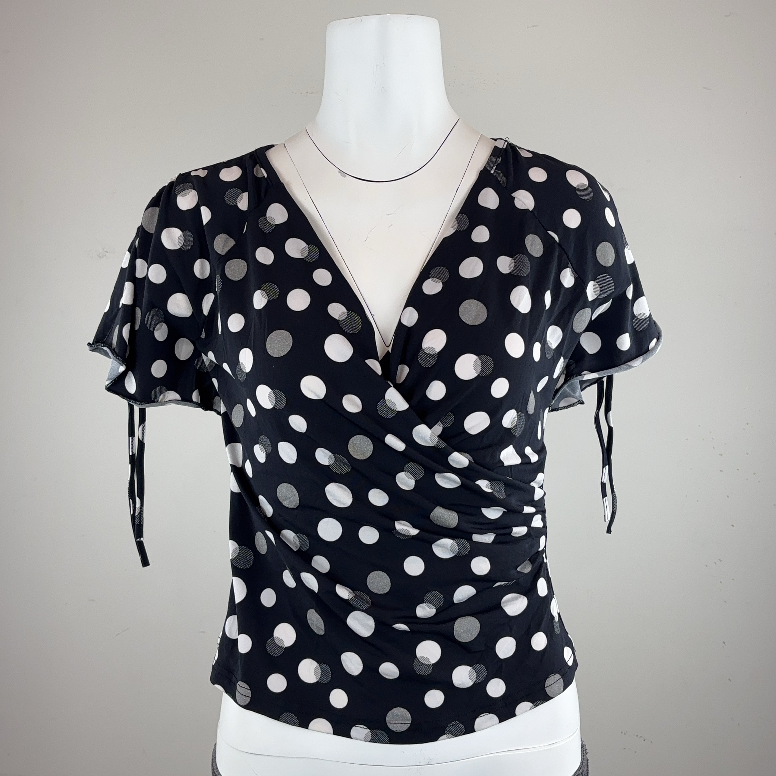 POLKA DOT V-NECK TOP - MEDIUM