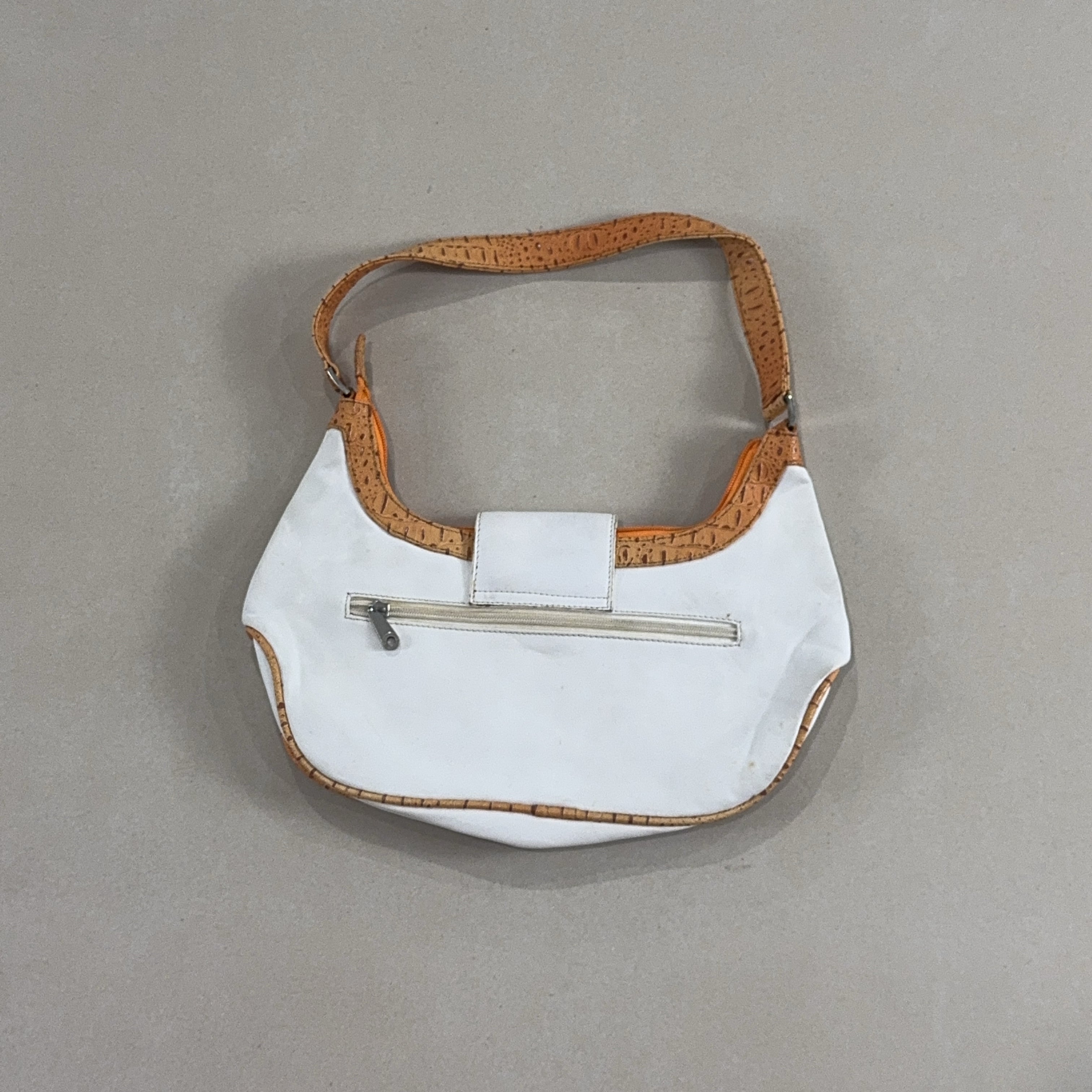 VINTAGE WHITE HANDBAG - SMALL