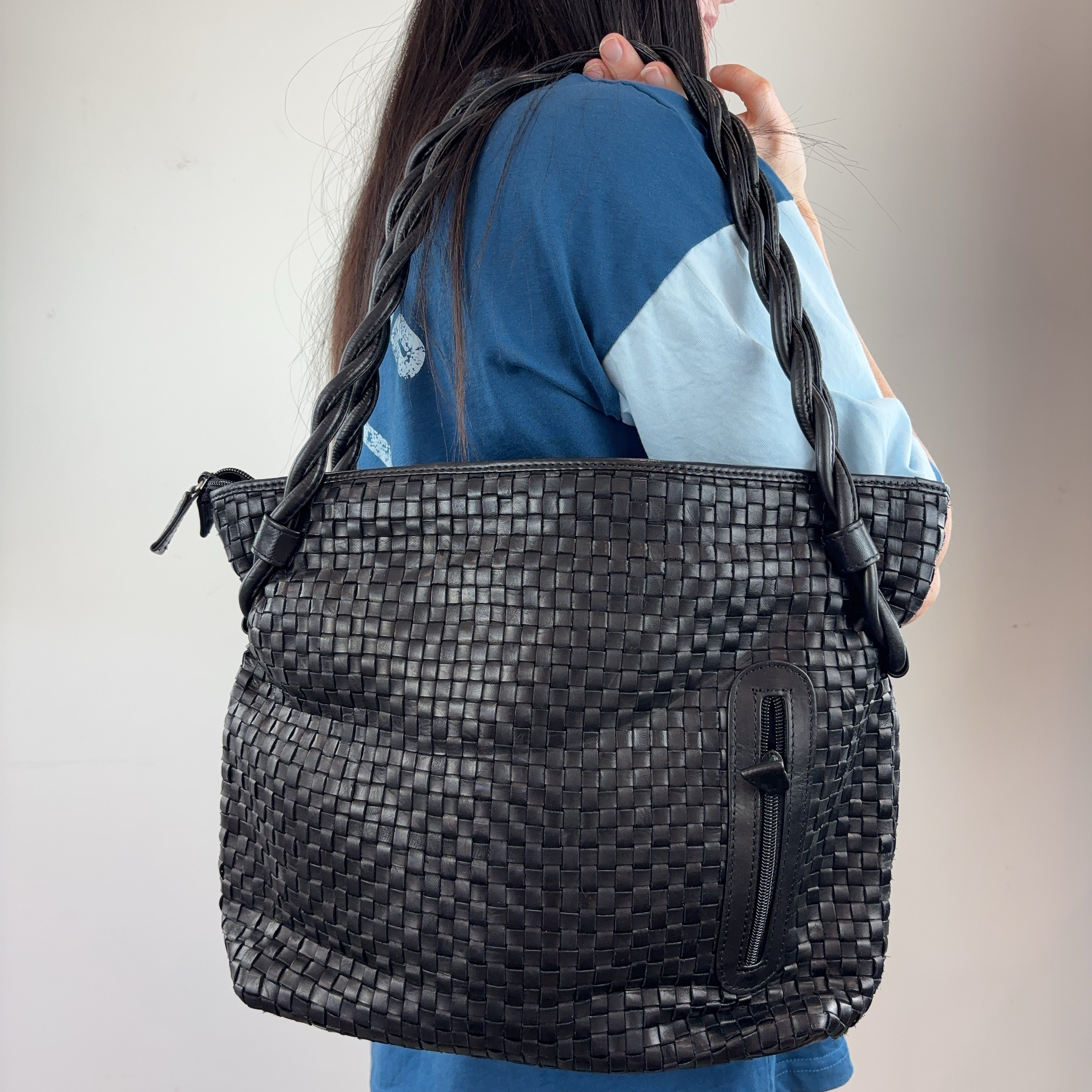 VINTAGE HANDBAG - MEDIUM