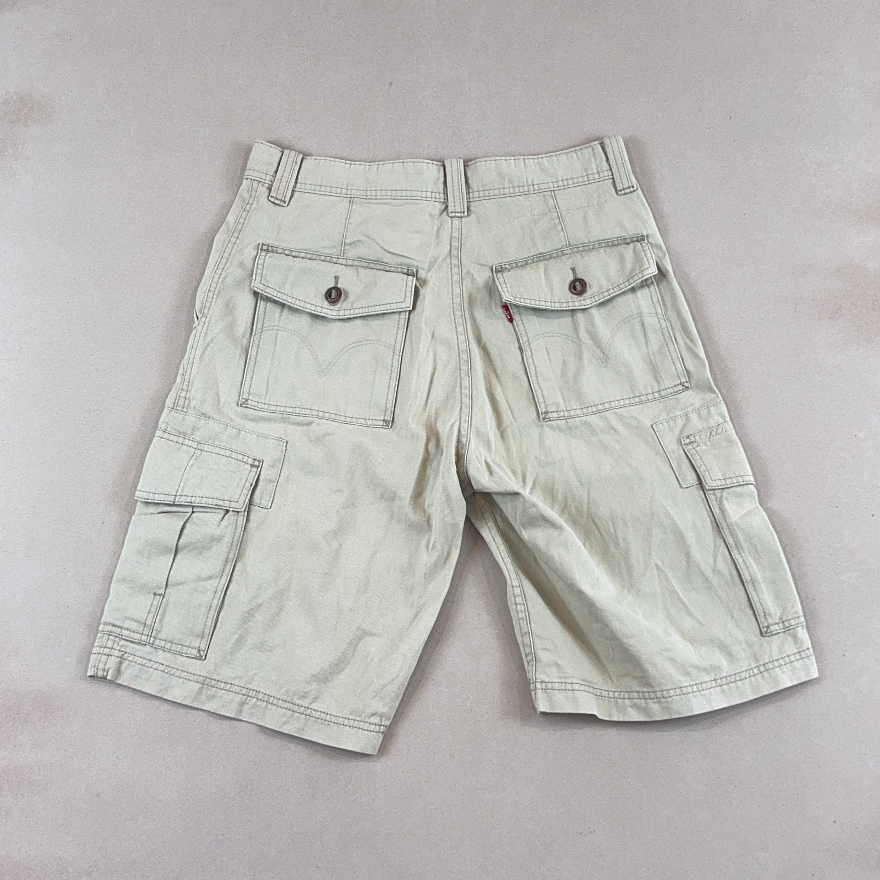 LEVI'S CARGO SHORTS - MEDIUM