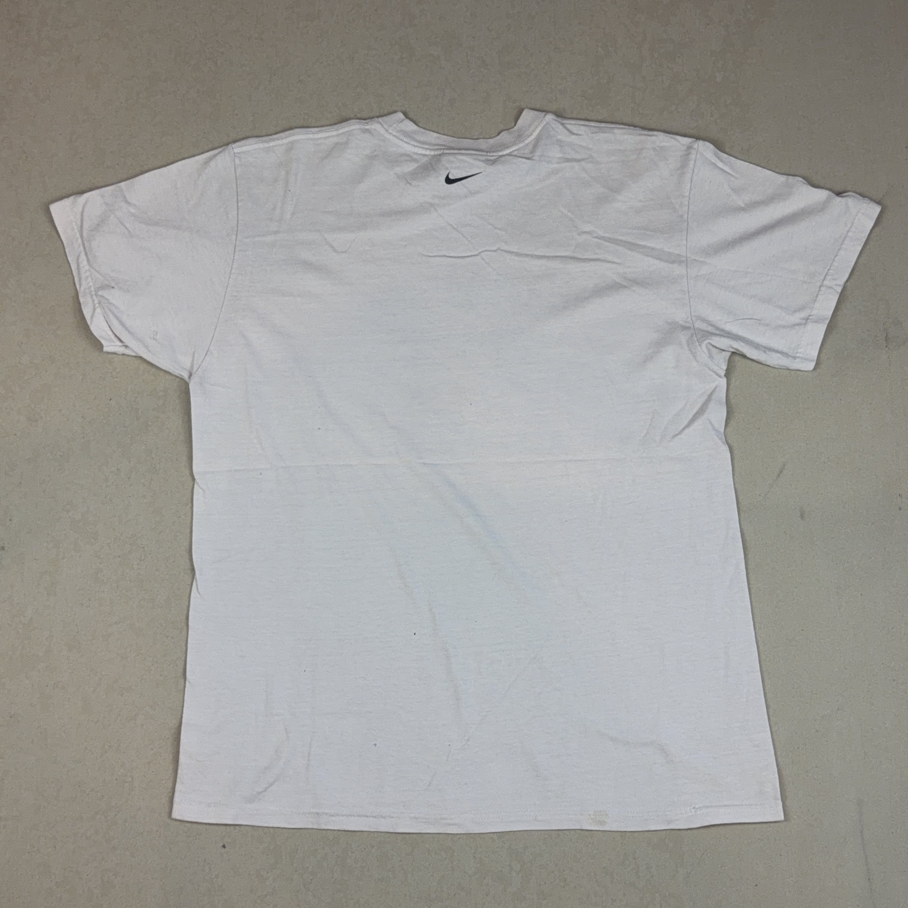 NIKE WHITE TEE - SMALL
