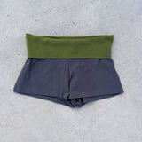 Layer Shorts - Ash/Green