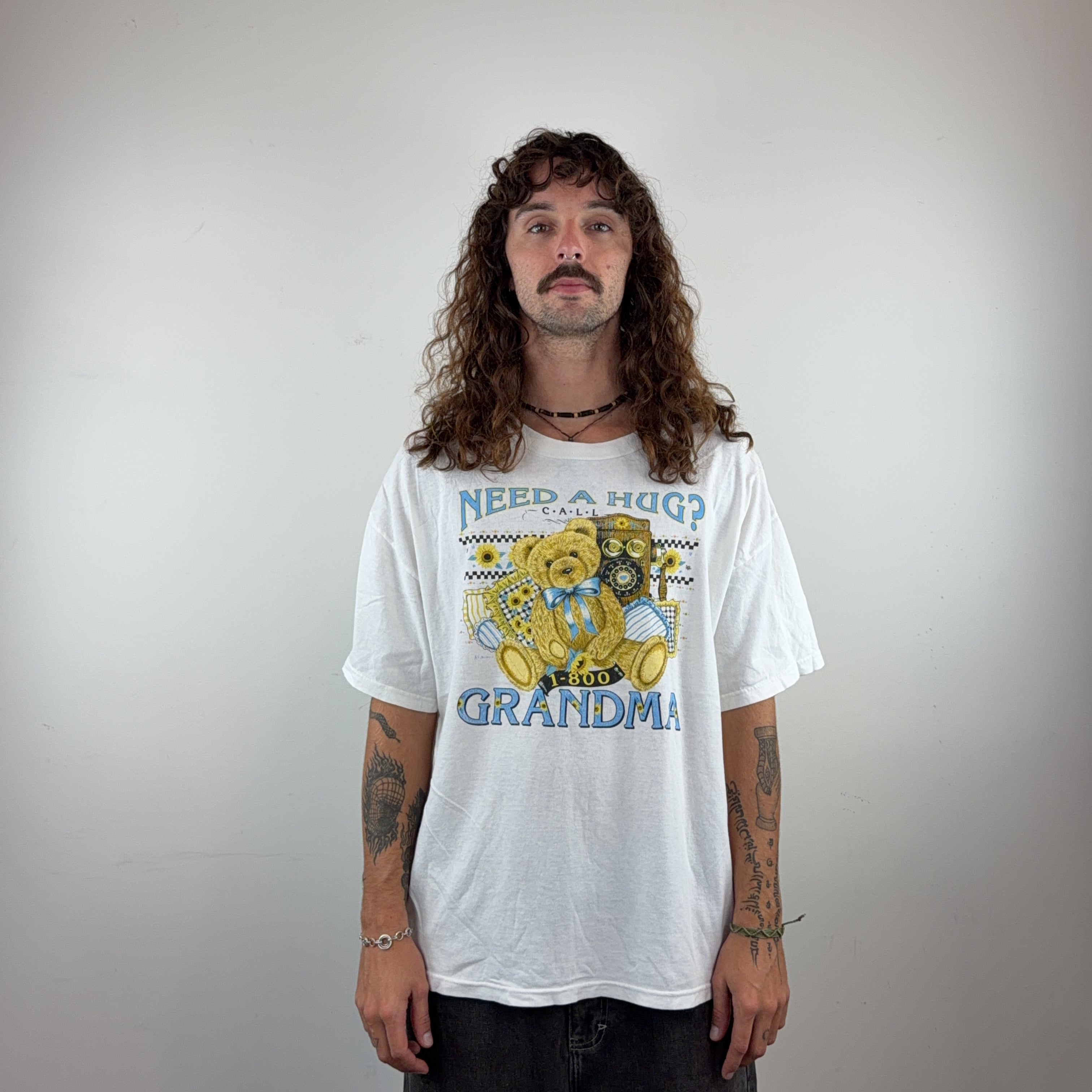 VINTAGE 'NEED A HUG?' TEE - LARGE
