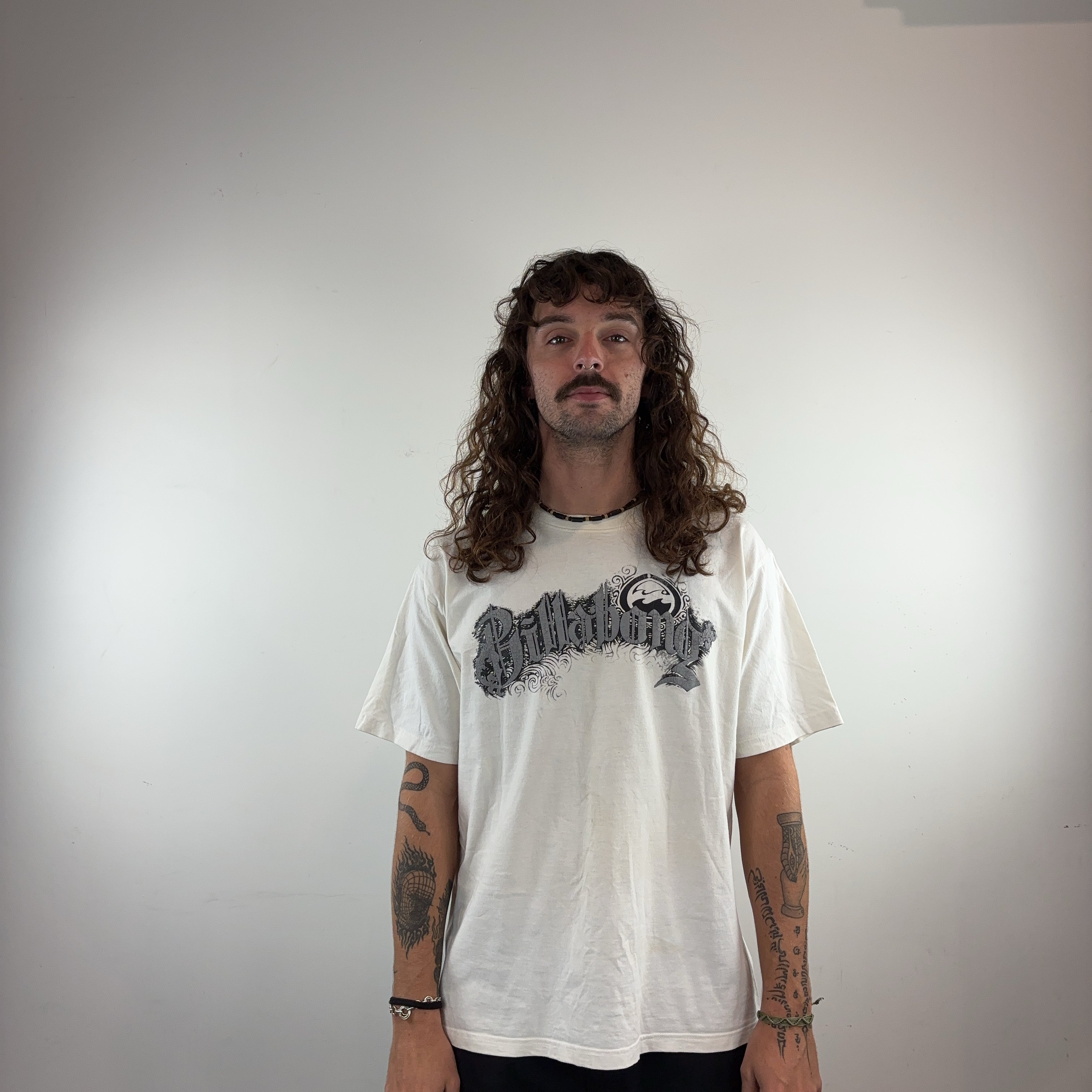 OFF WHITE BILLABONG TEE - LARGE