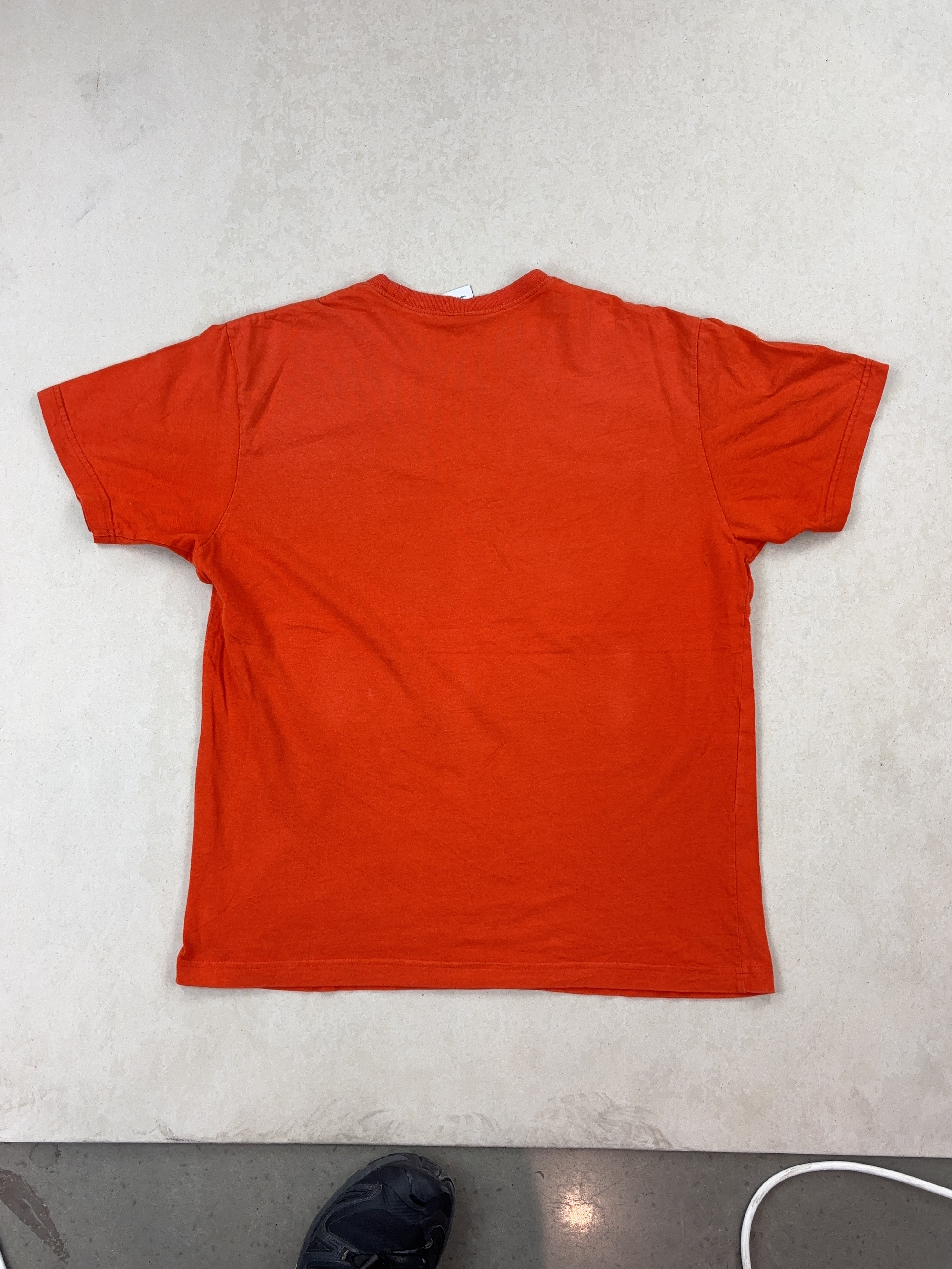 OLD NAVY GRAPHIC TEE - MEDIUM
