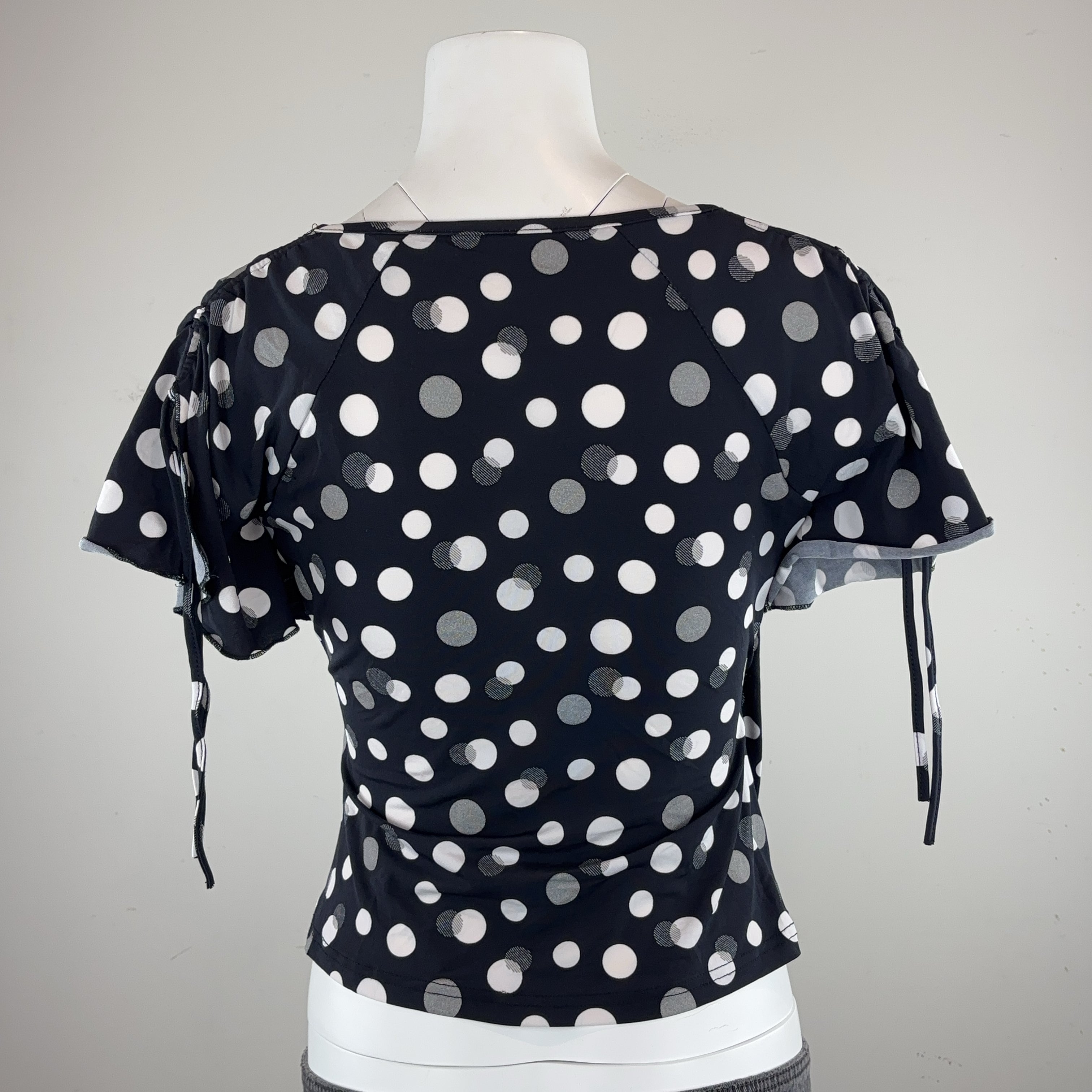 POLKA DOT V-NECK TOP - MEDIUM
