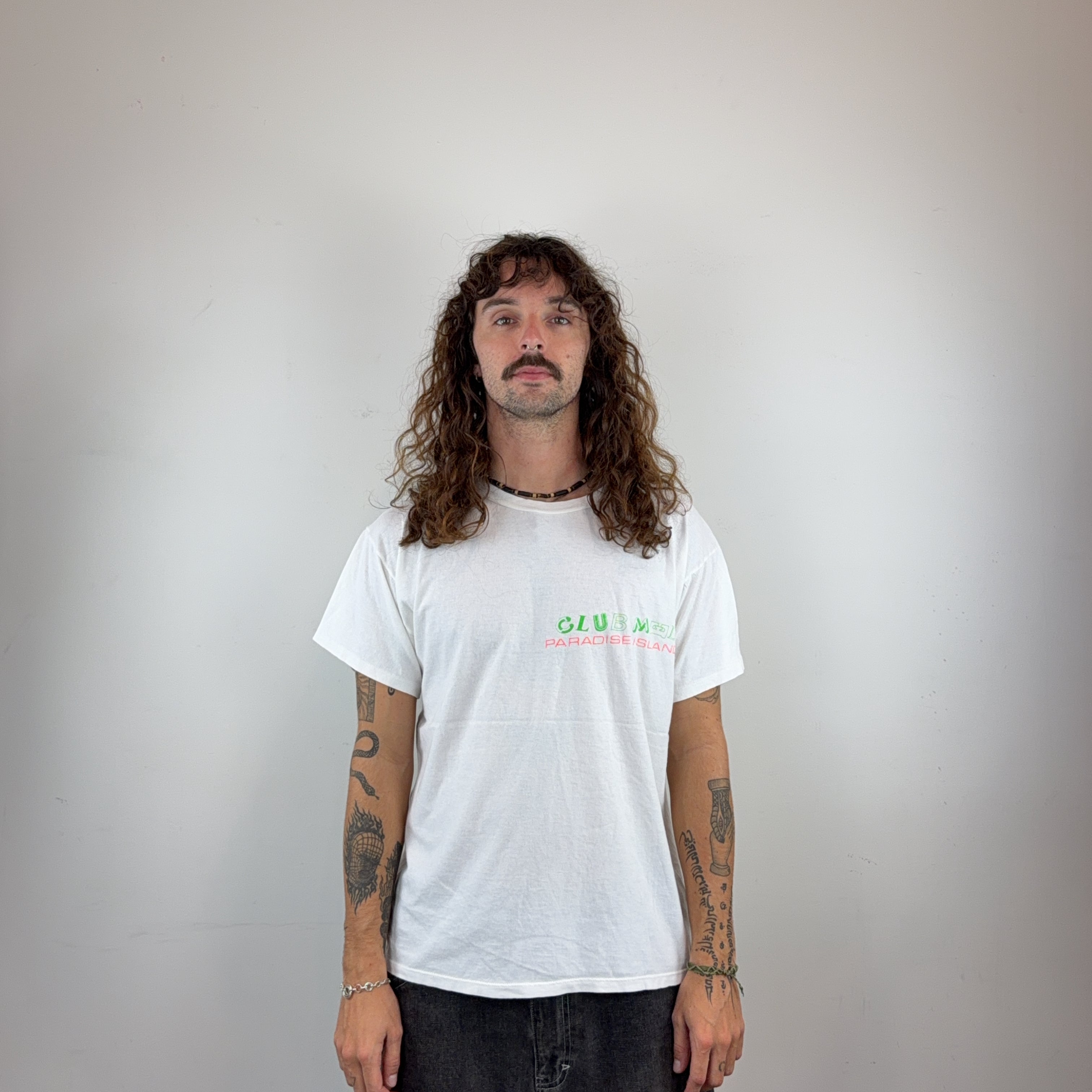 GRAPHIC WHITE TEE - MEDIUM
