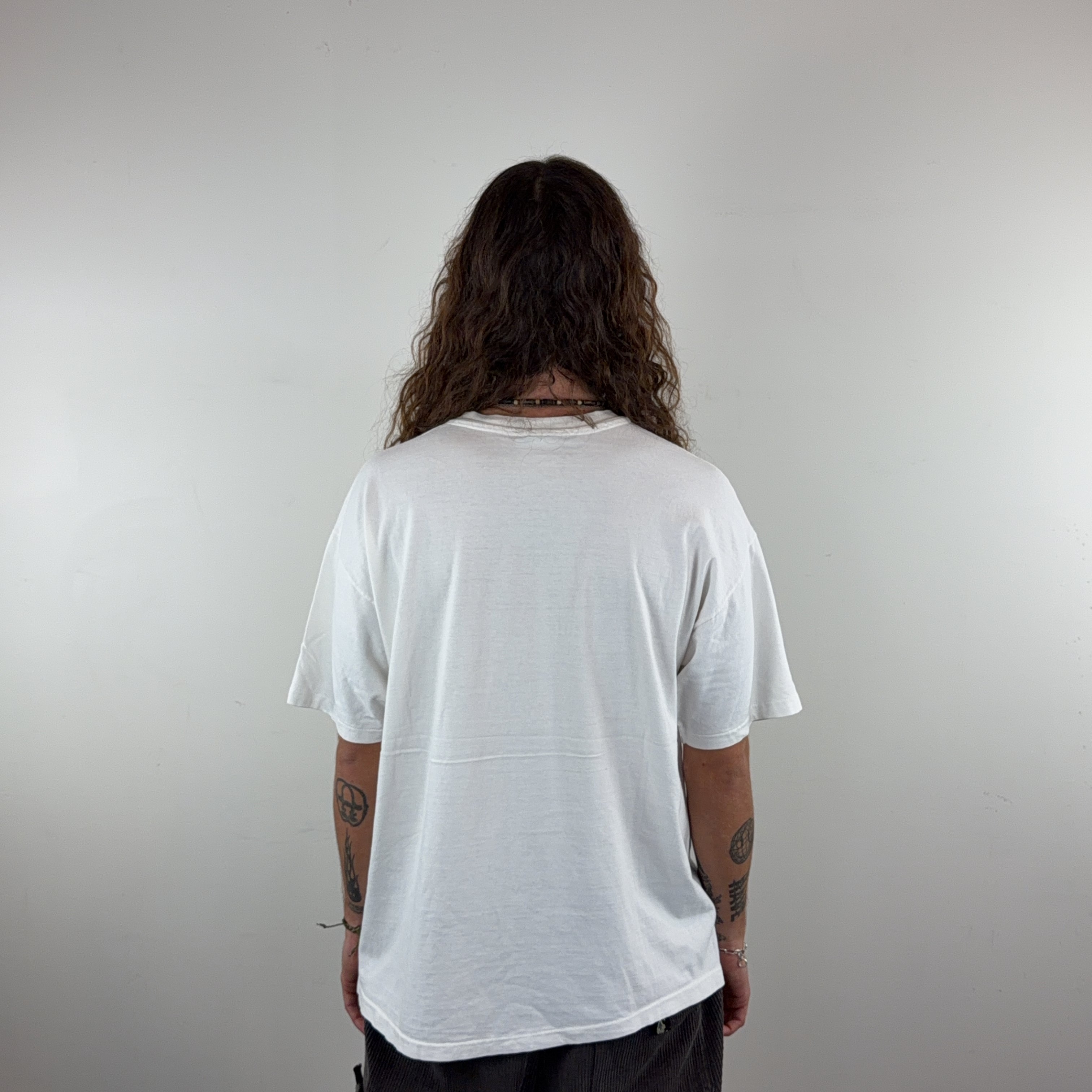 GRAPHIC 'ON POINT' TEE - LARGE