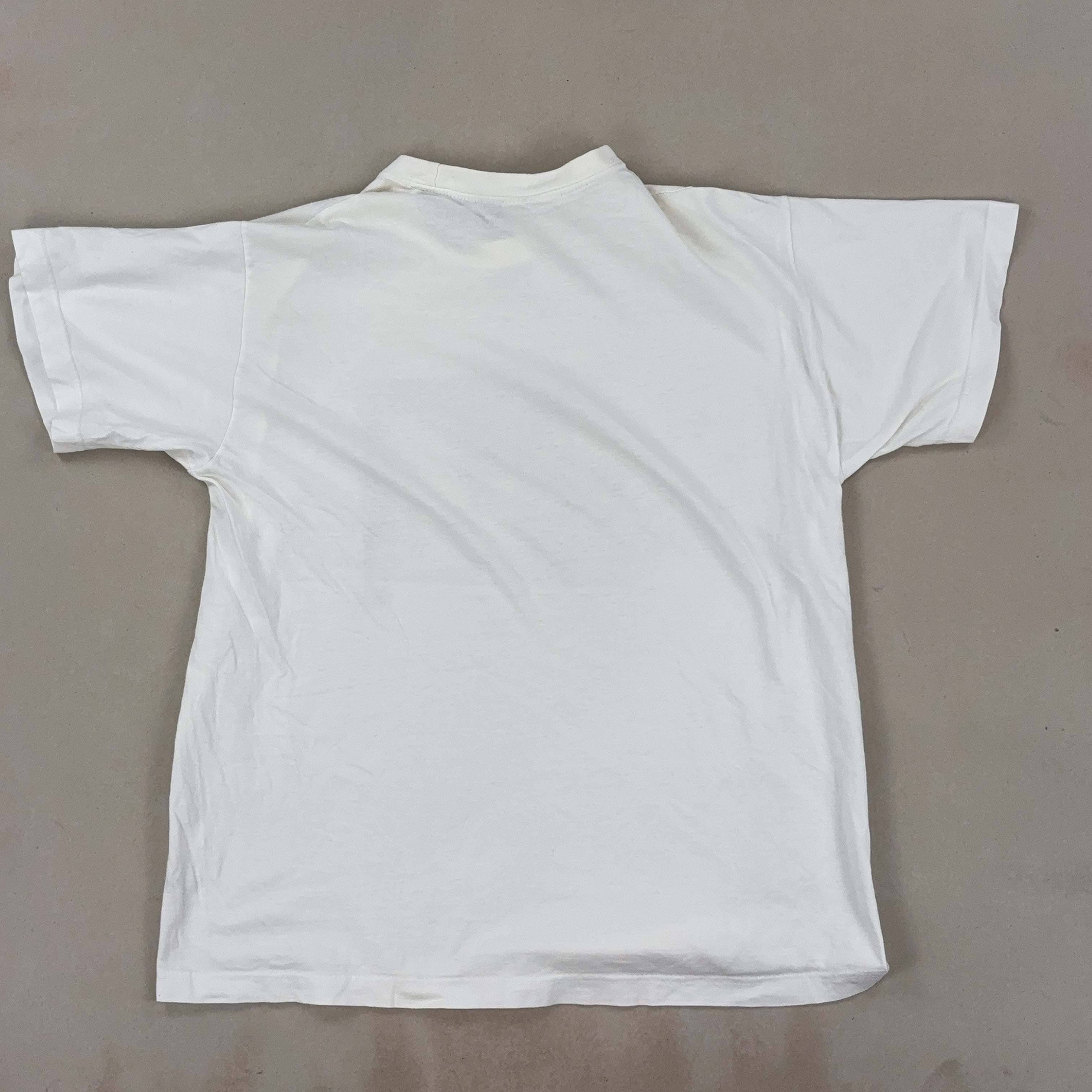 GRAPHIC WHITE TEE - MEDIUM