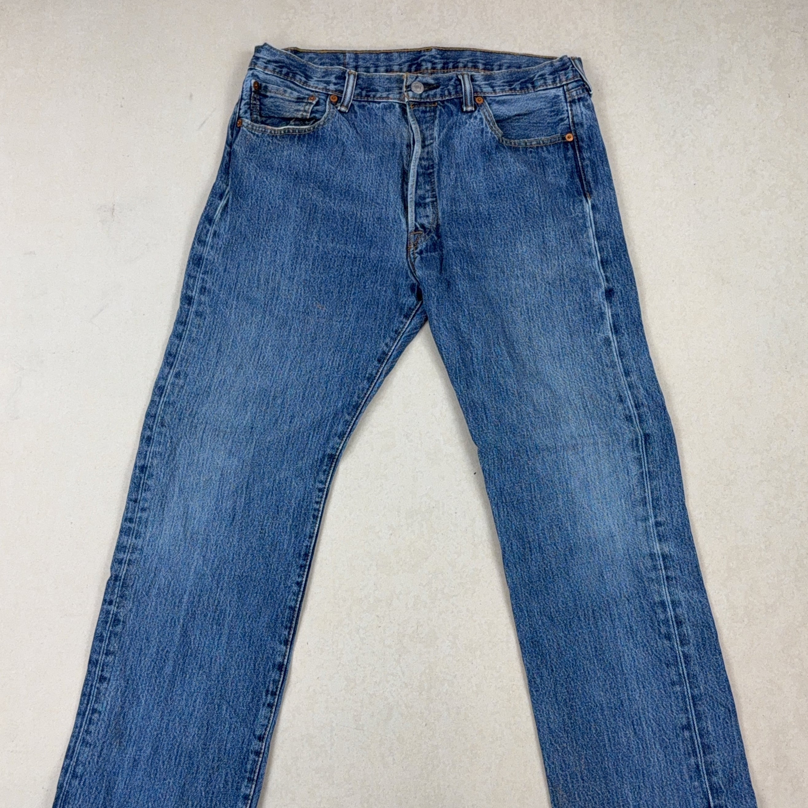 LEVI'S JEANS - LARGE