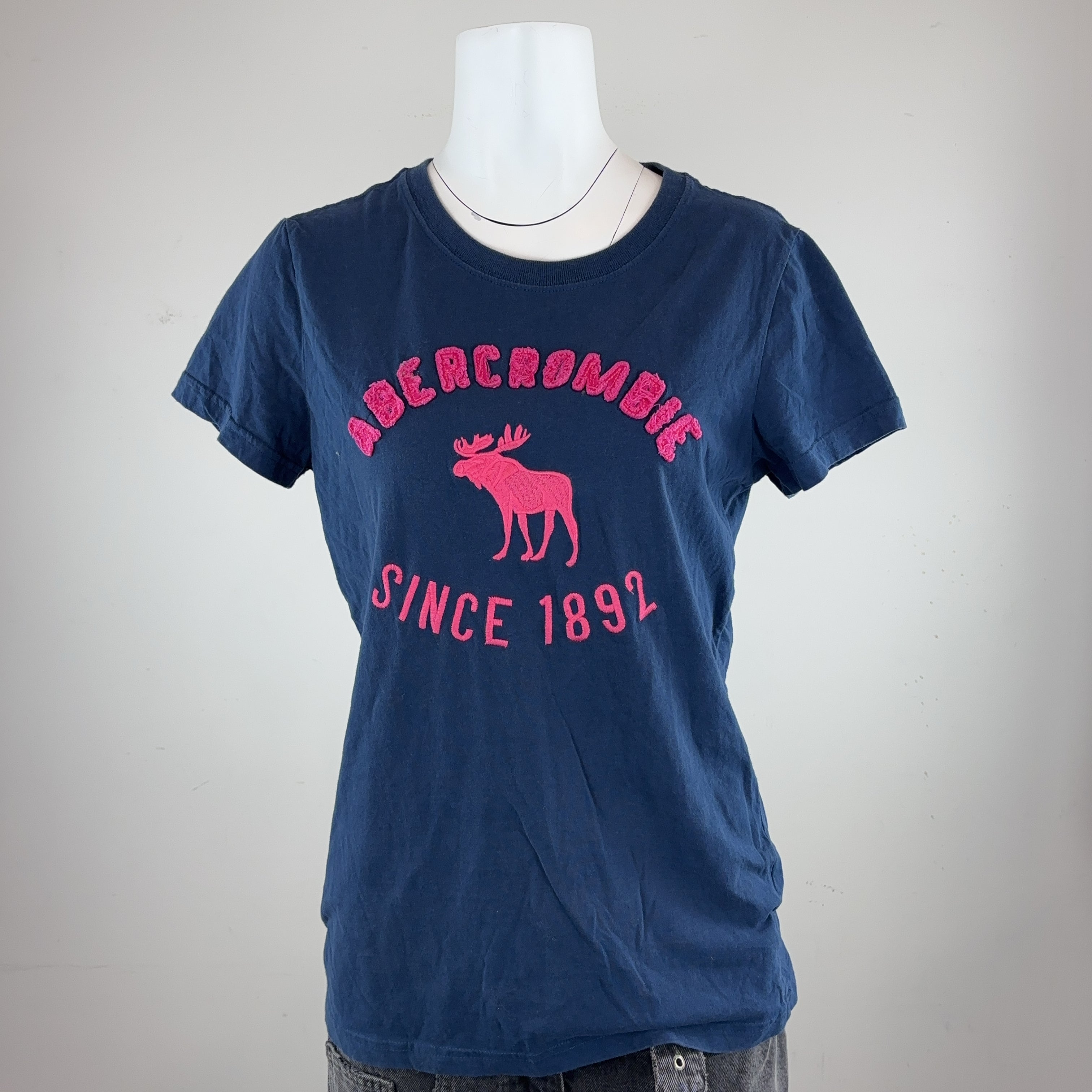 ABERCROMBIE & FITCH TEE - MEDIUM