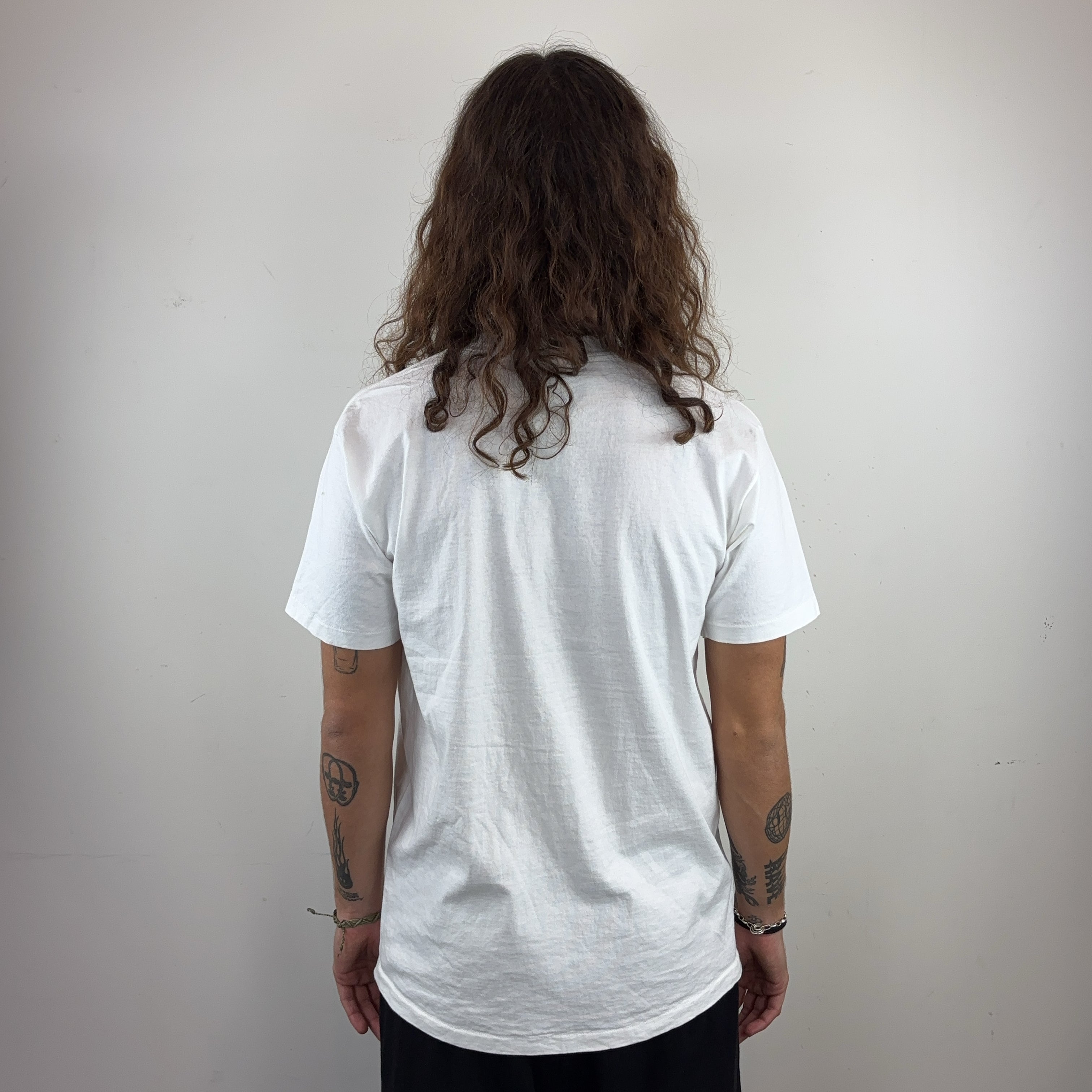 GRAPHIC WHITE TEE - MEDIUM