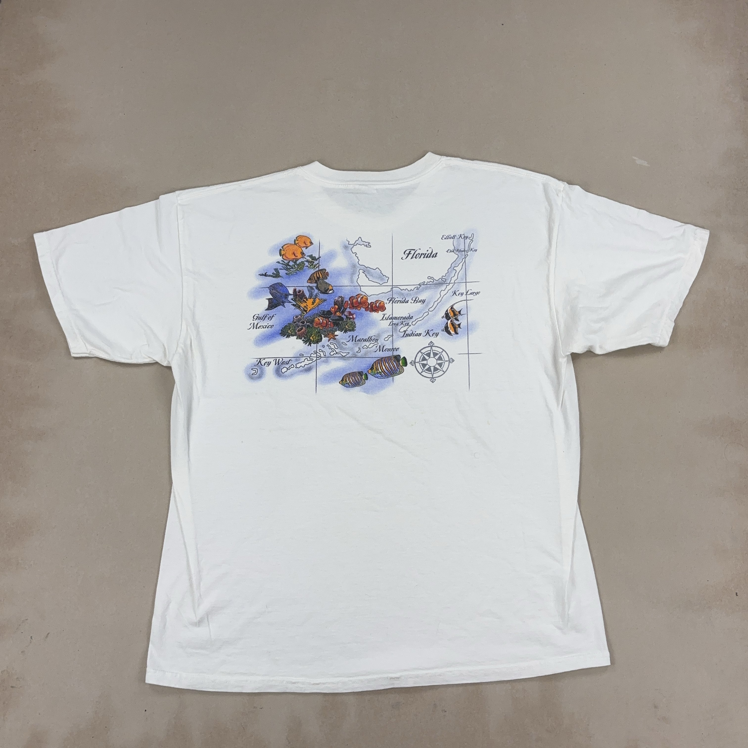 'SUNDIVER' WHITE GRAPHIC TEE - X LARGE