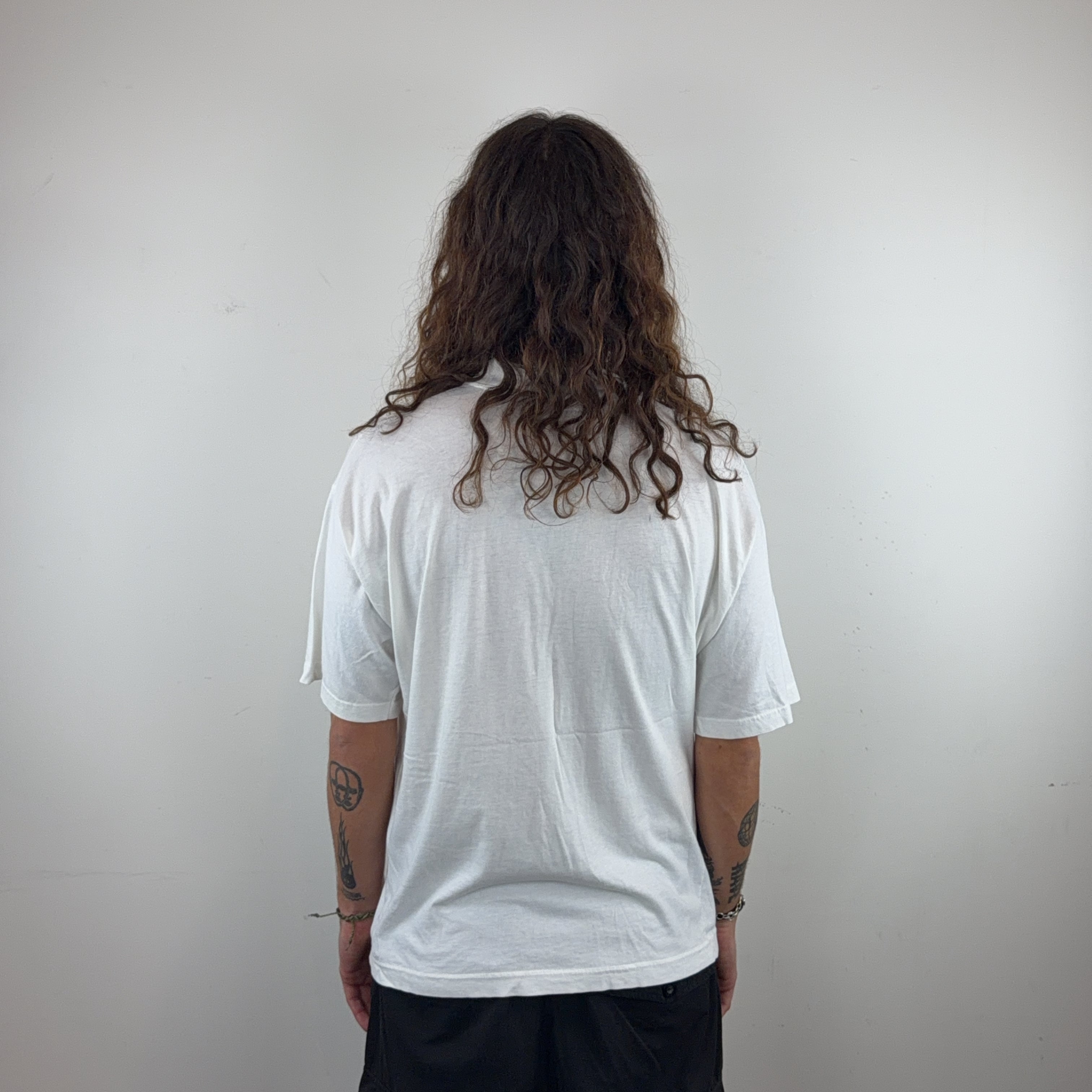GRAPHIC WHITE TEE - MEDIUM