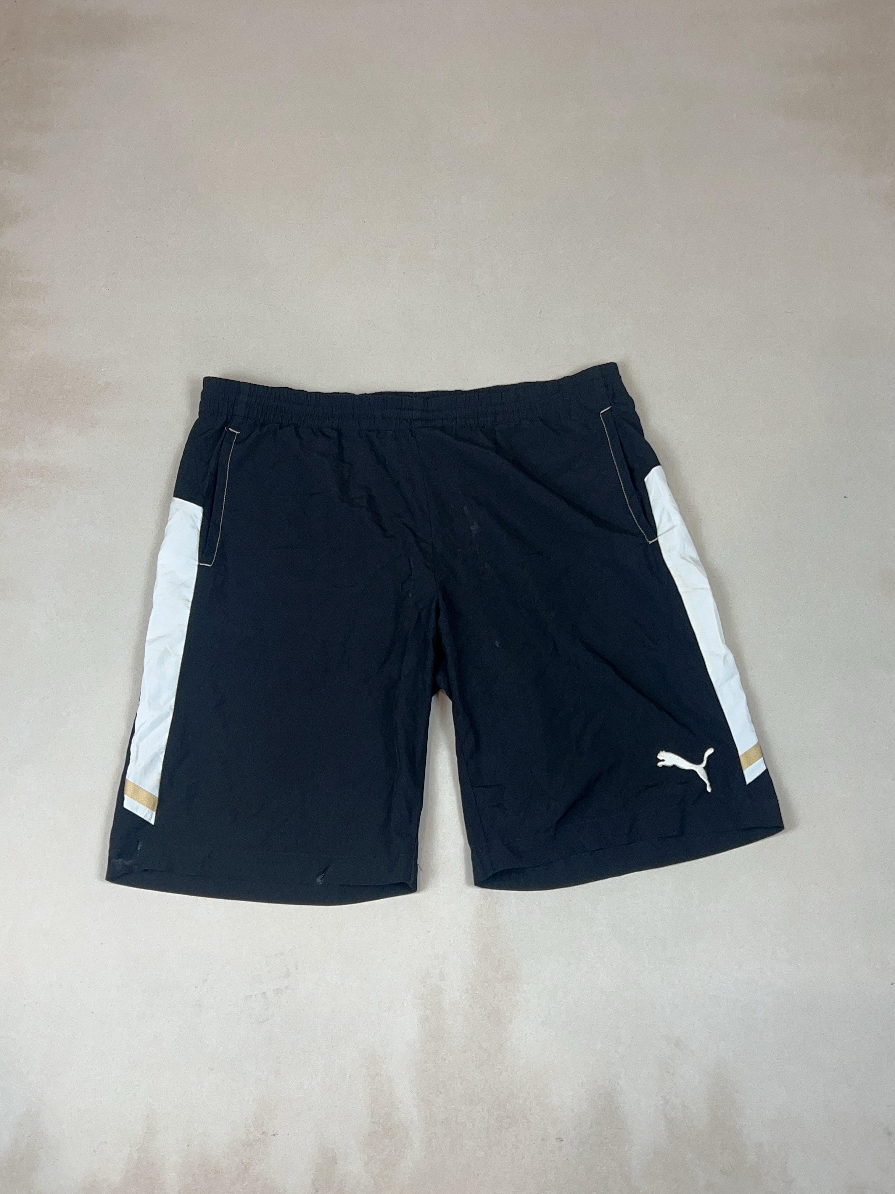 PUMA SHORTS - X LARGE