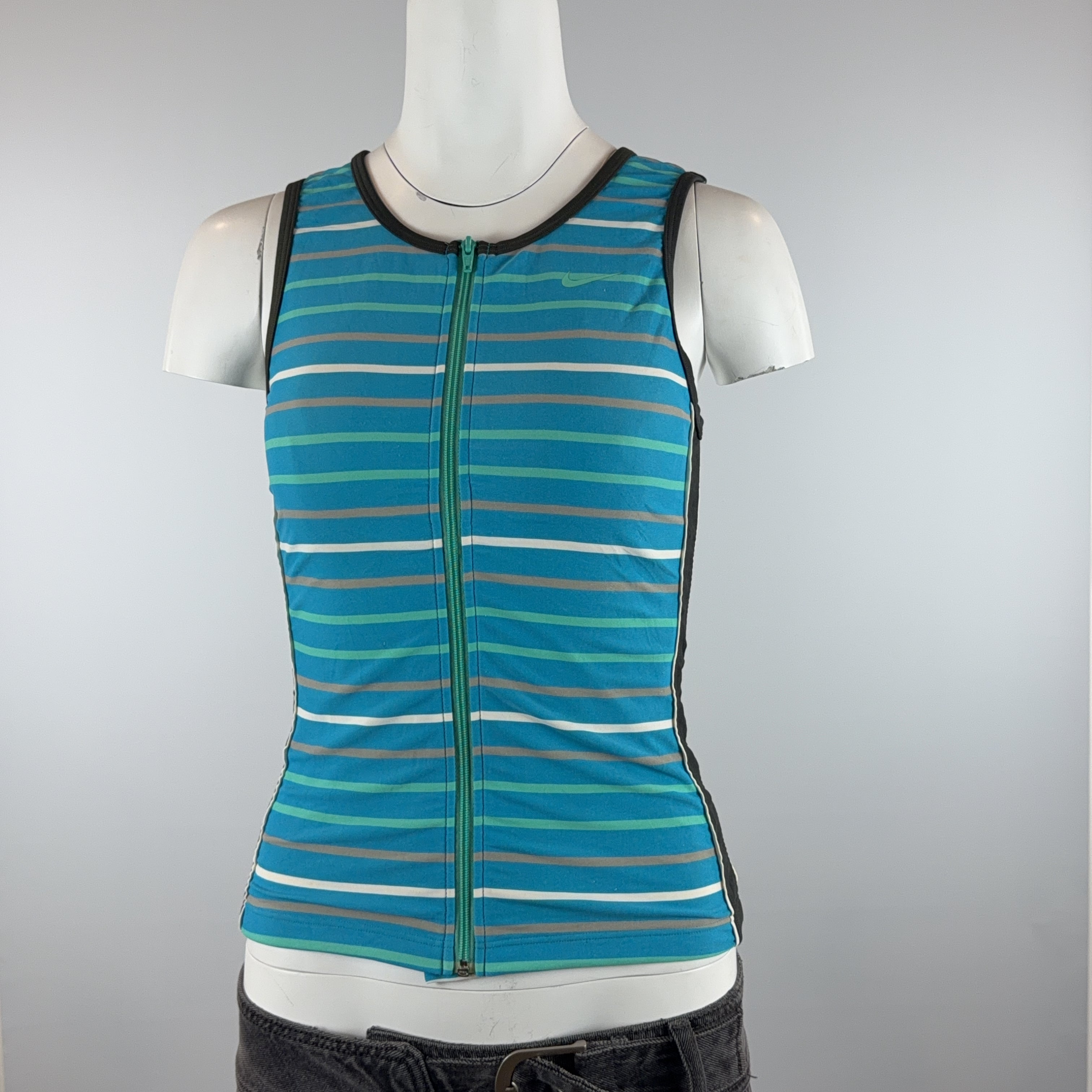 NIKE TOP - MEDIUM