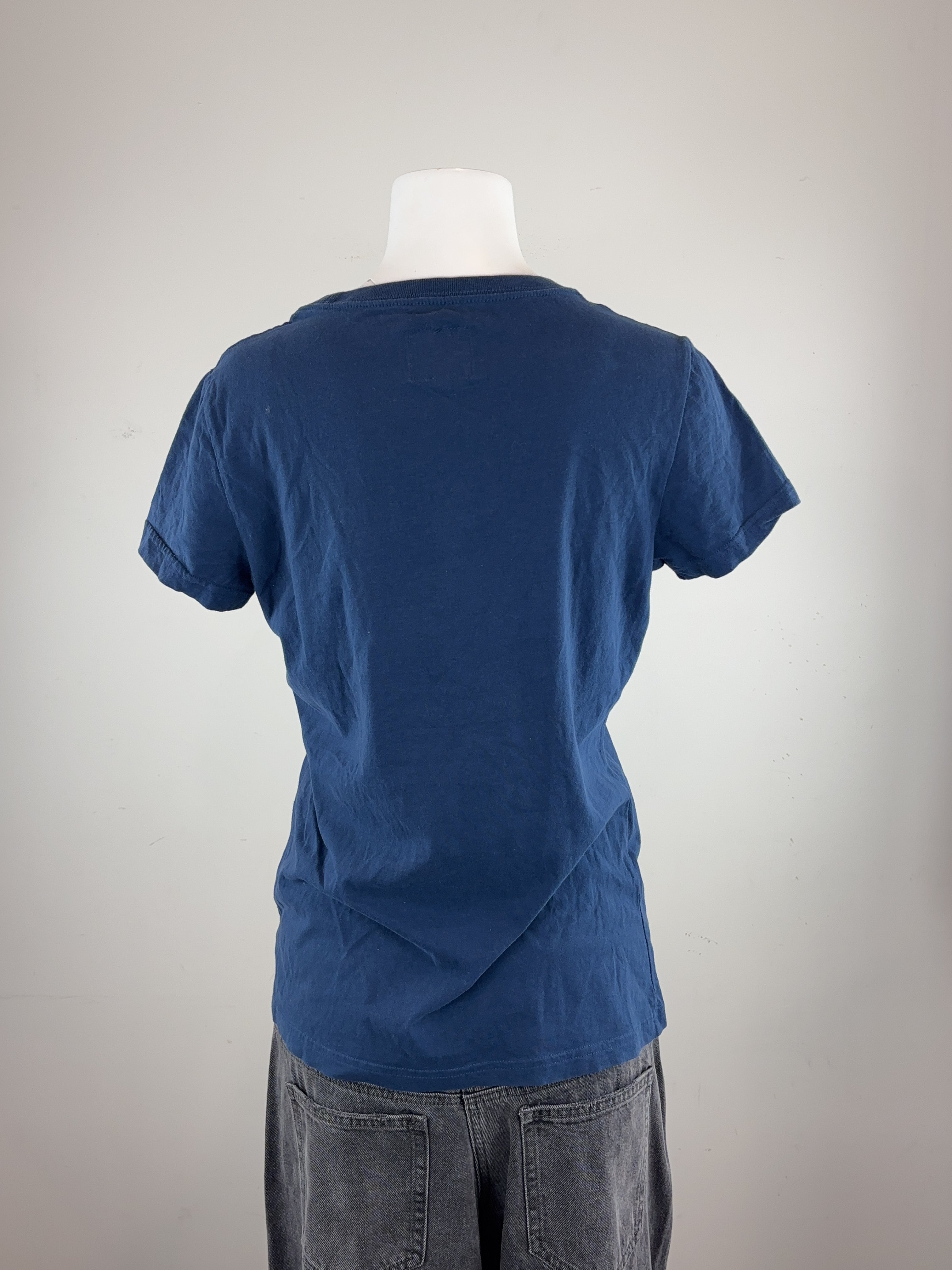 ABERCROMBIE & FITCH TEE - MEDIUM