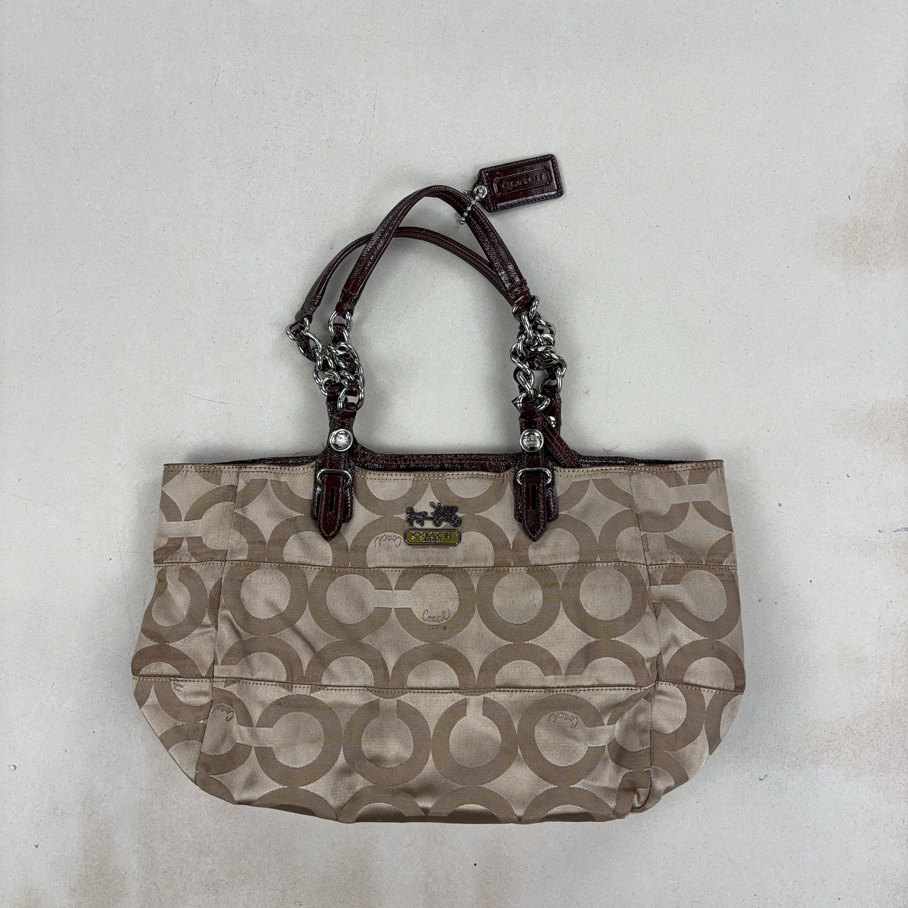 COACH HANDBAG - MEDIUM