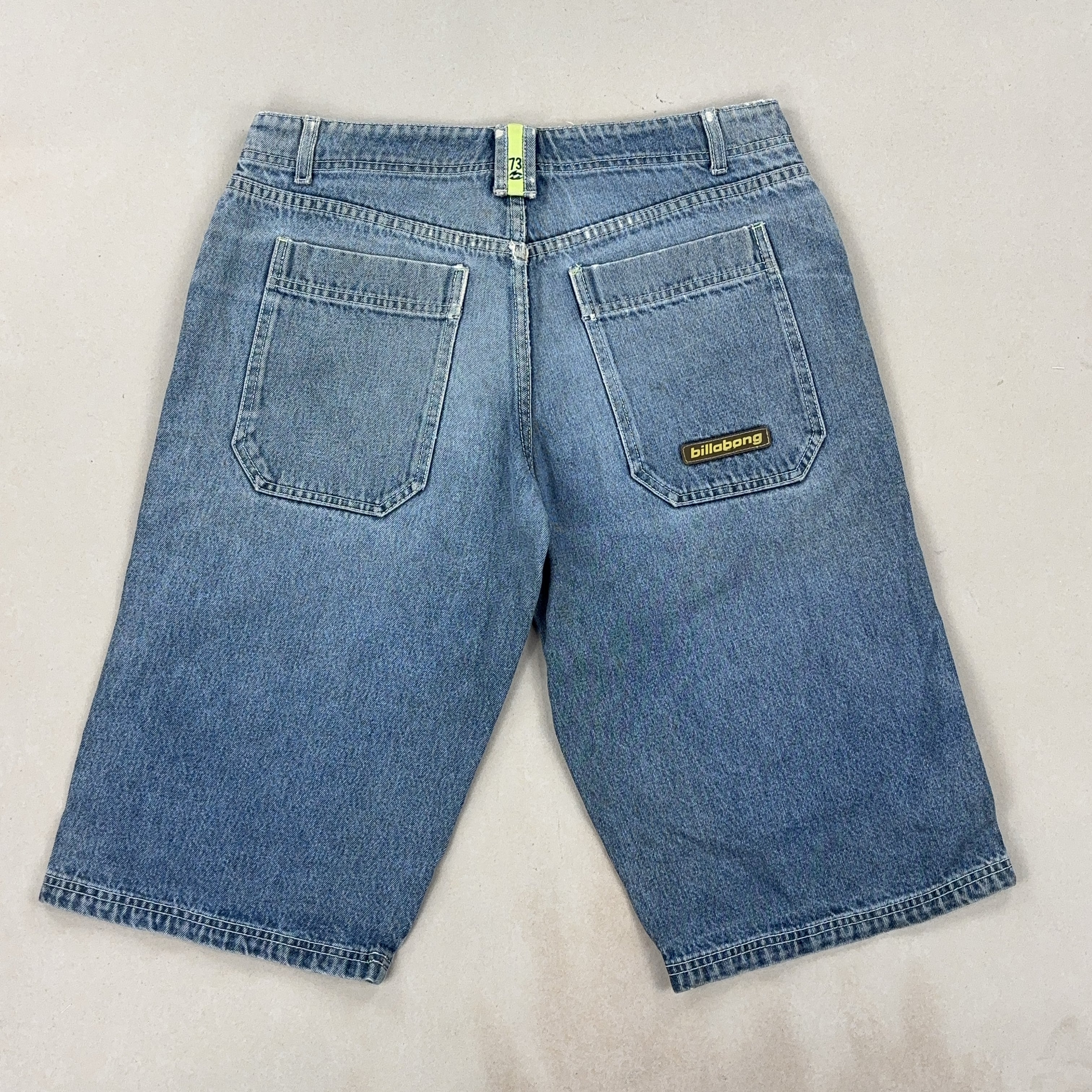 BILLABONG SHORTS - MEDIUM