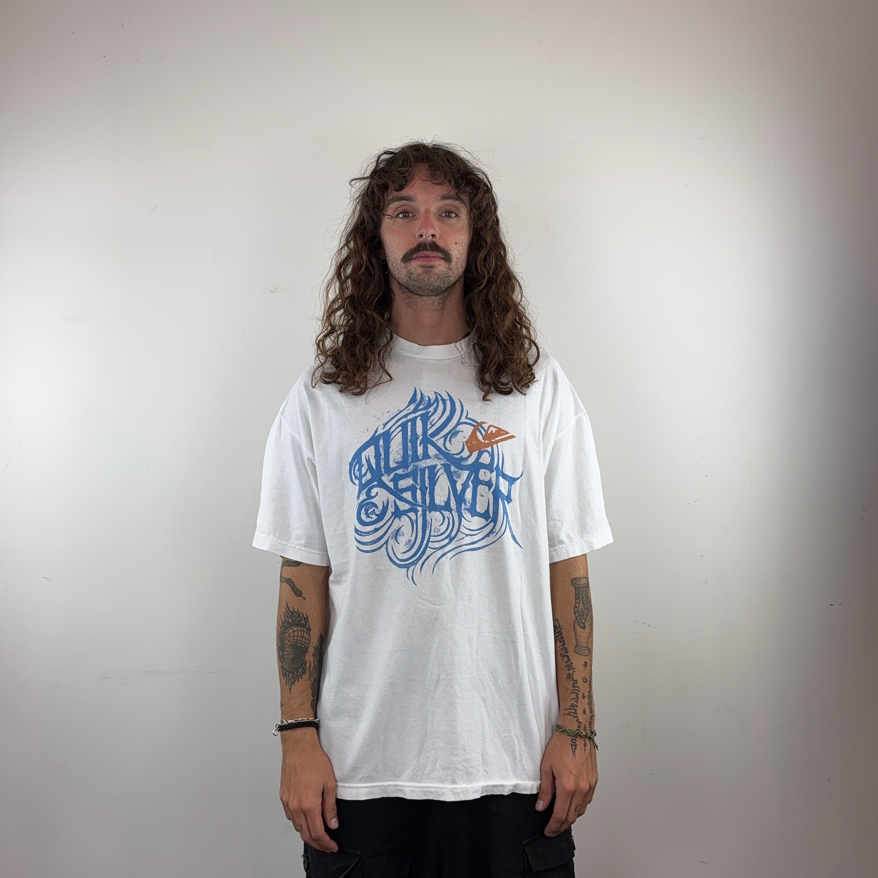 QUICKSILVER WHITE TEE - LARGE