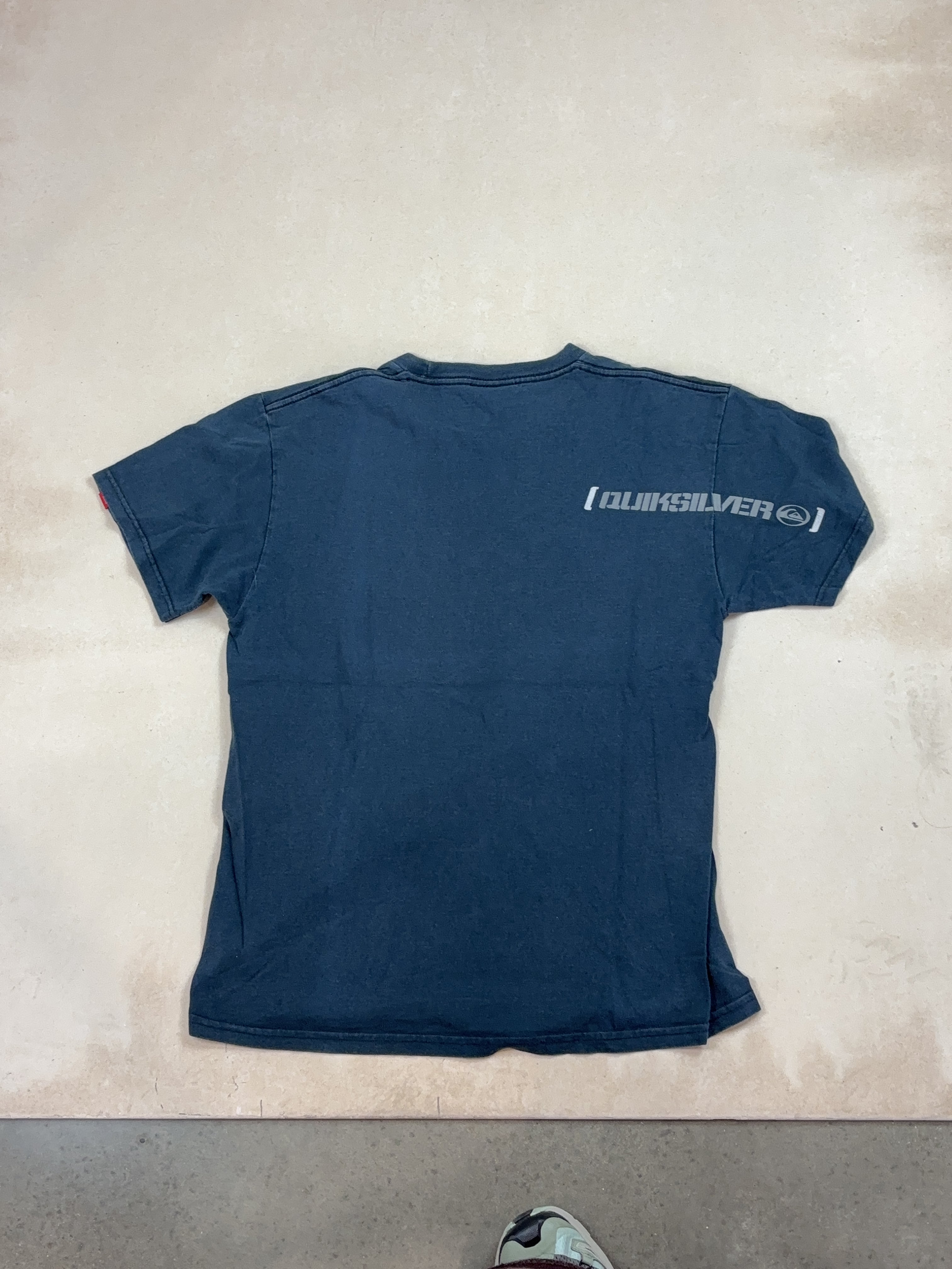 QUIKSILVER TEE - MEDIUM