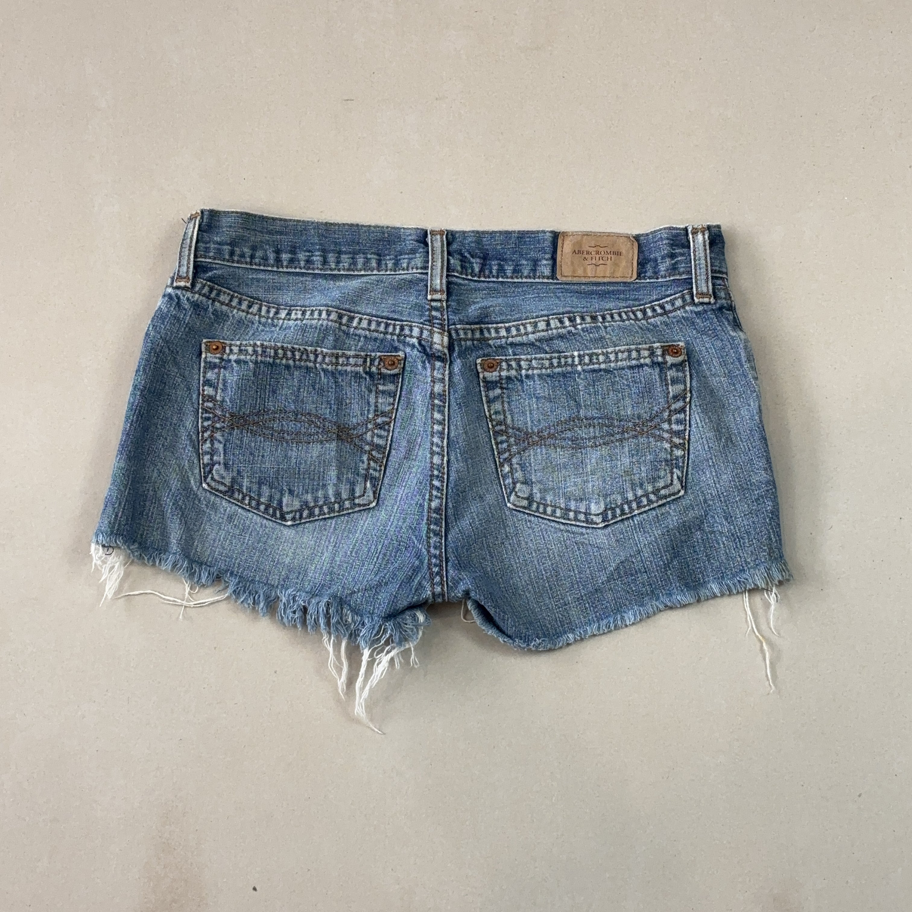 ABERCROMBIE & FITCH SHORTS - LARGE