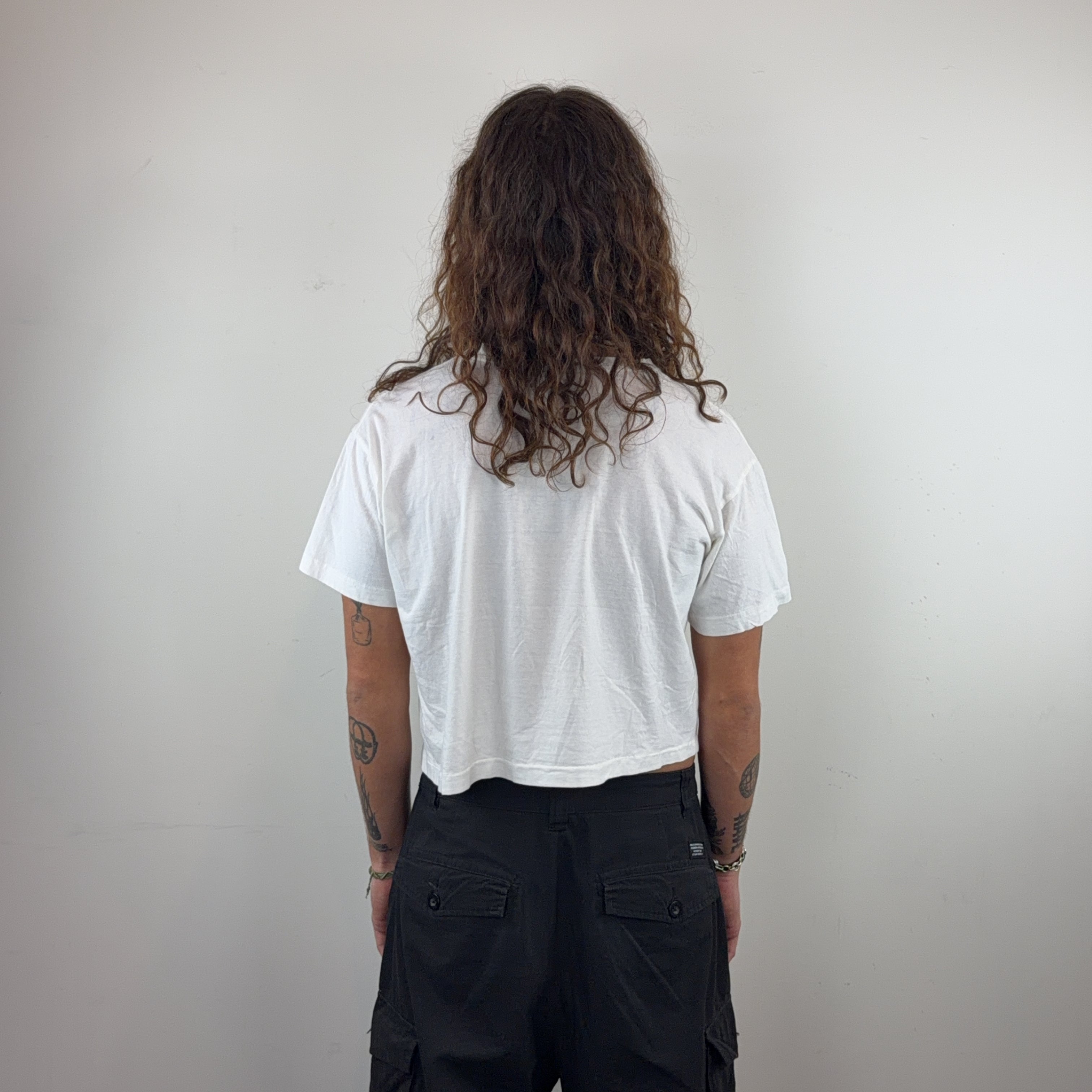 CROPPED GRAPHIC WHITE TEE - MEDIUM