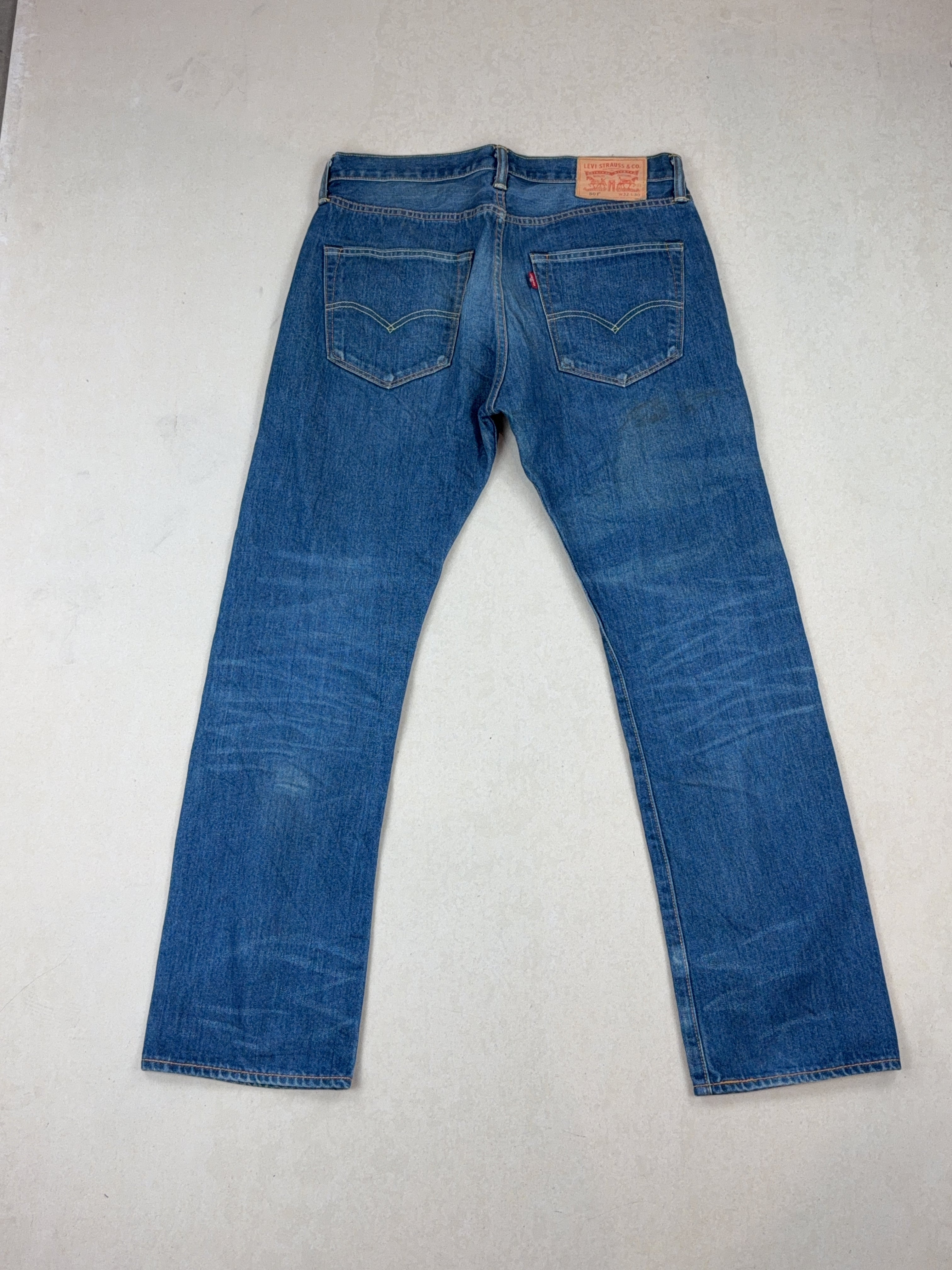 LEVI'S JEANS - MEDIUM
