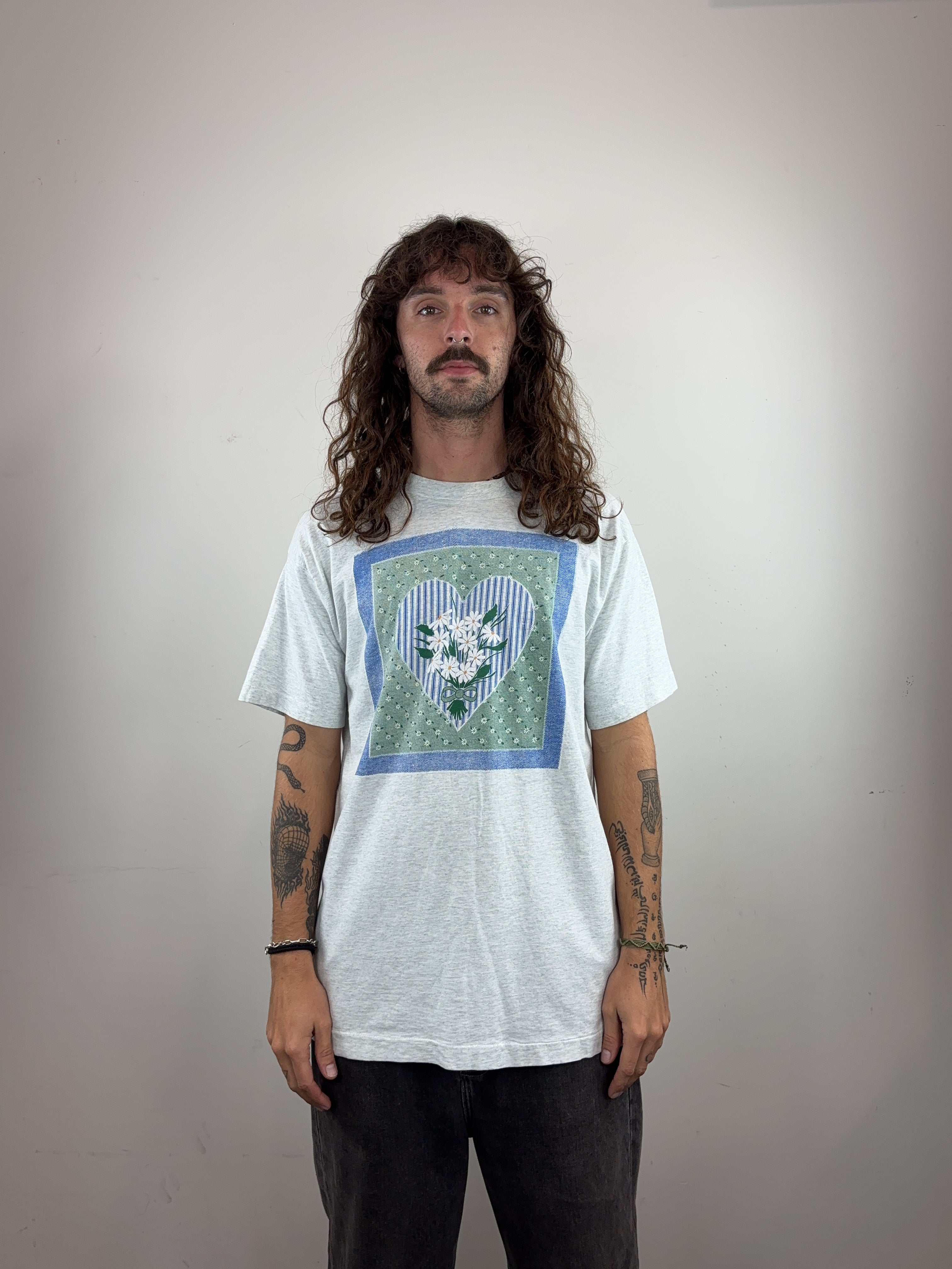 FLORAL GRAPHIC TEE - LARGE