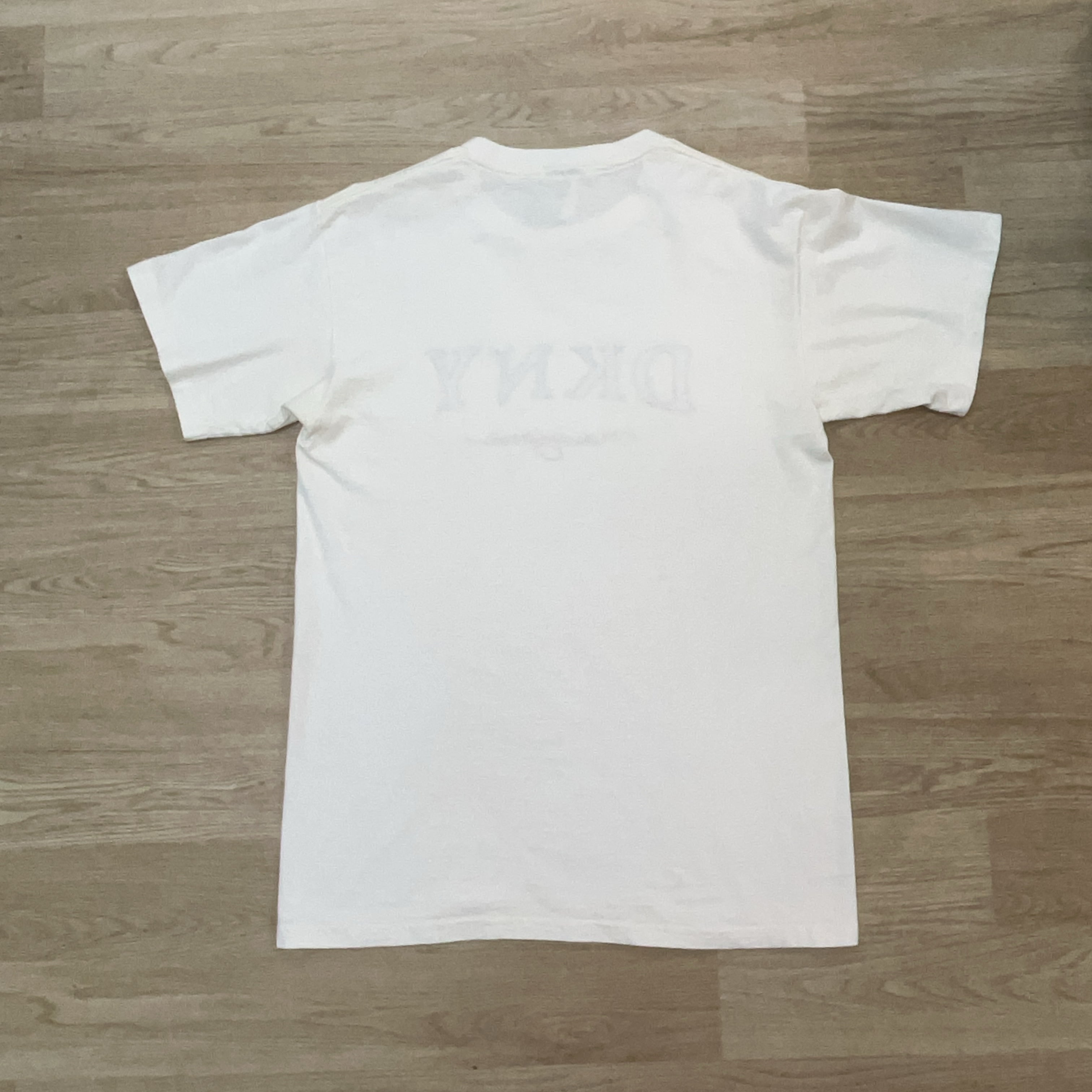 DKNY TEE - MEDIUM