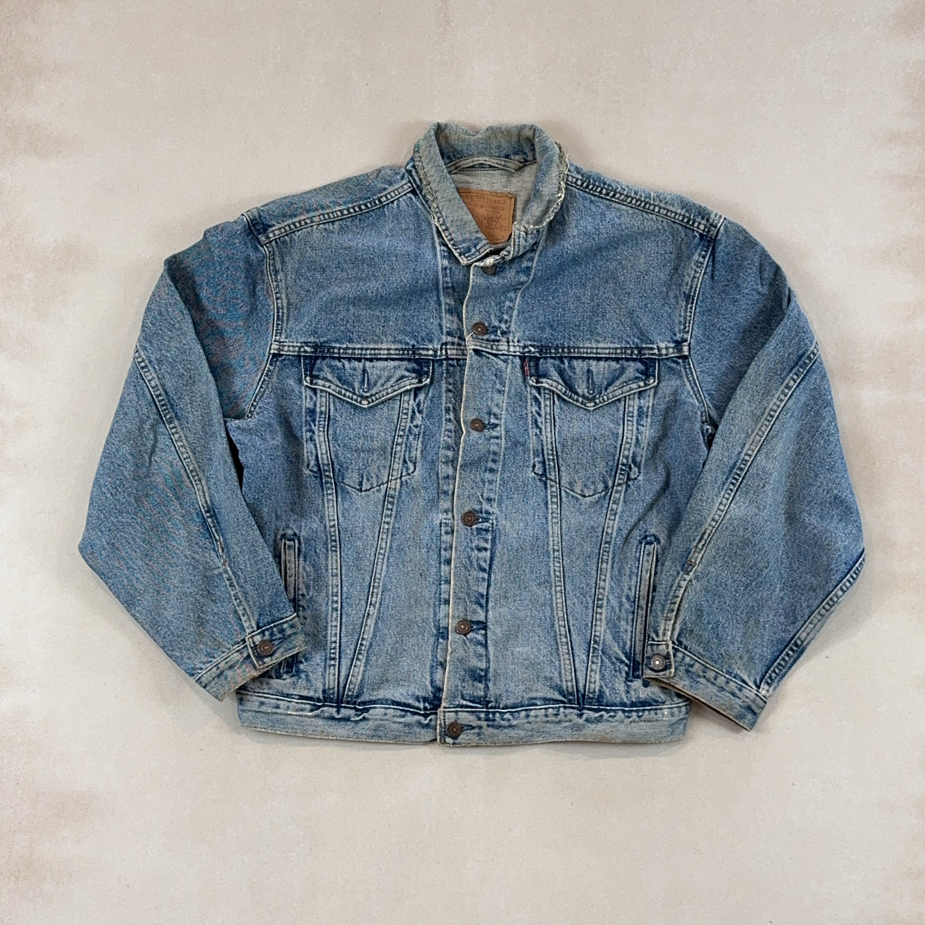 LEVI'S DENIM JACKET - LARGE