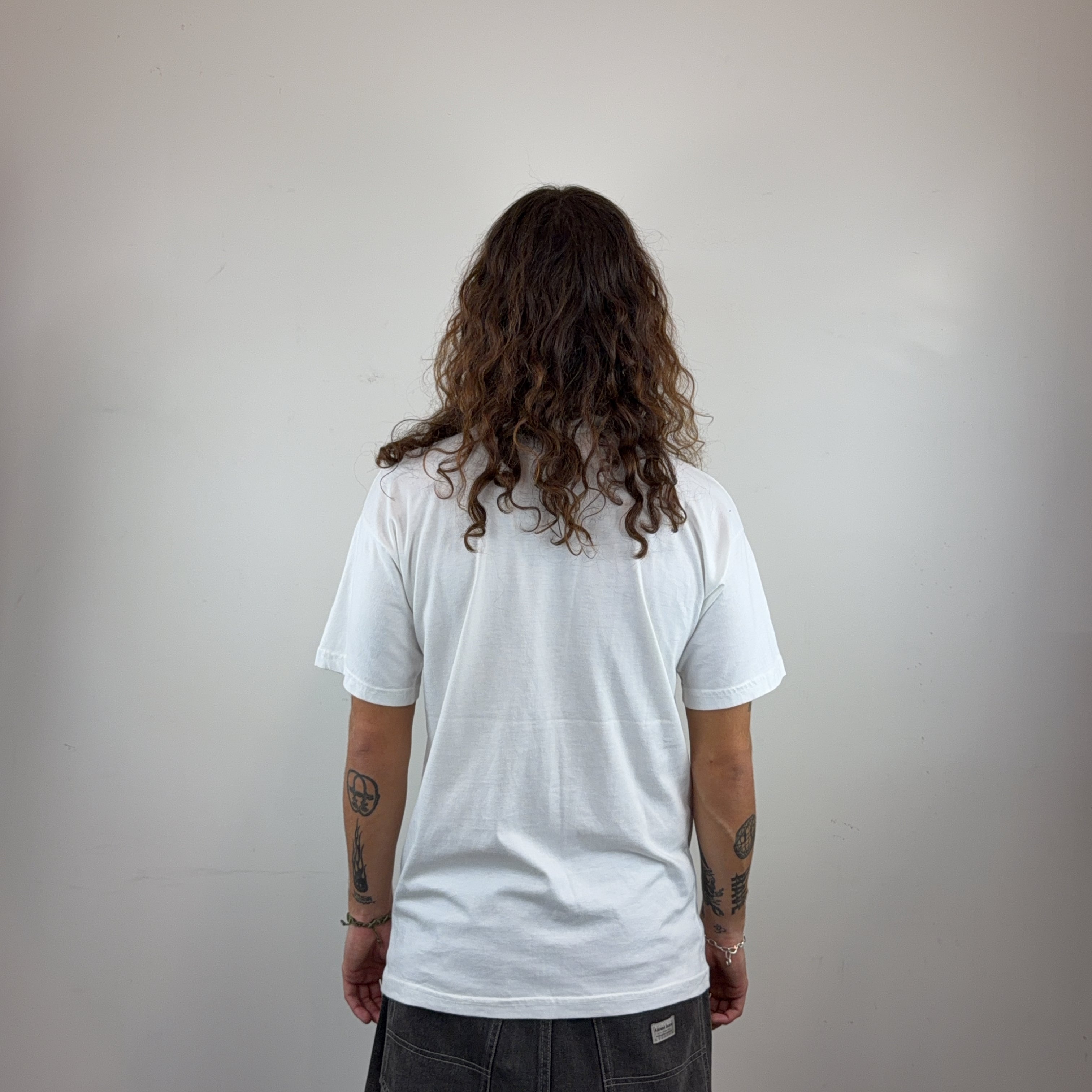 GRAPHIC WHITE TEE - MEDIUM