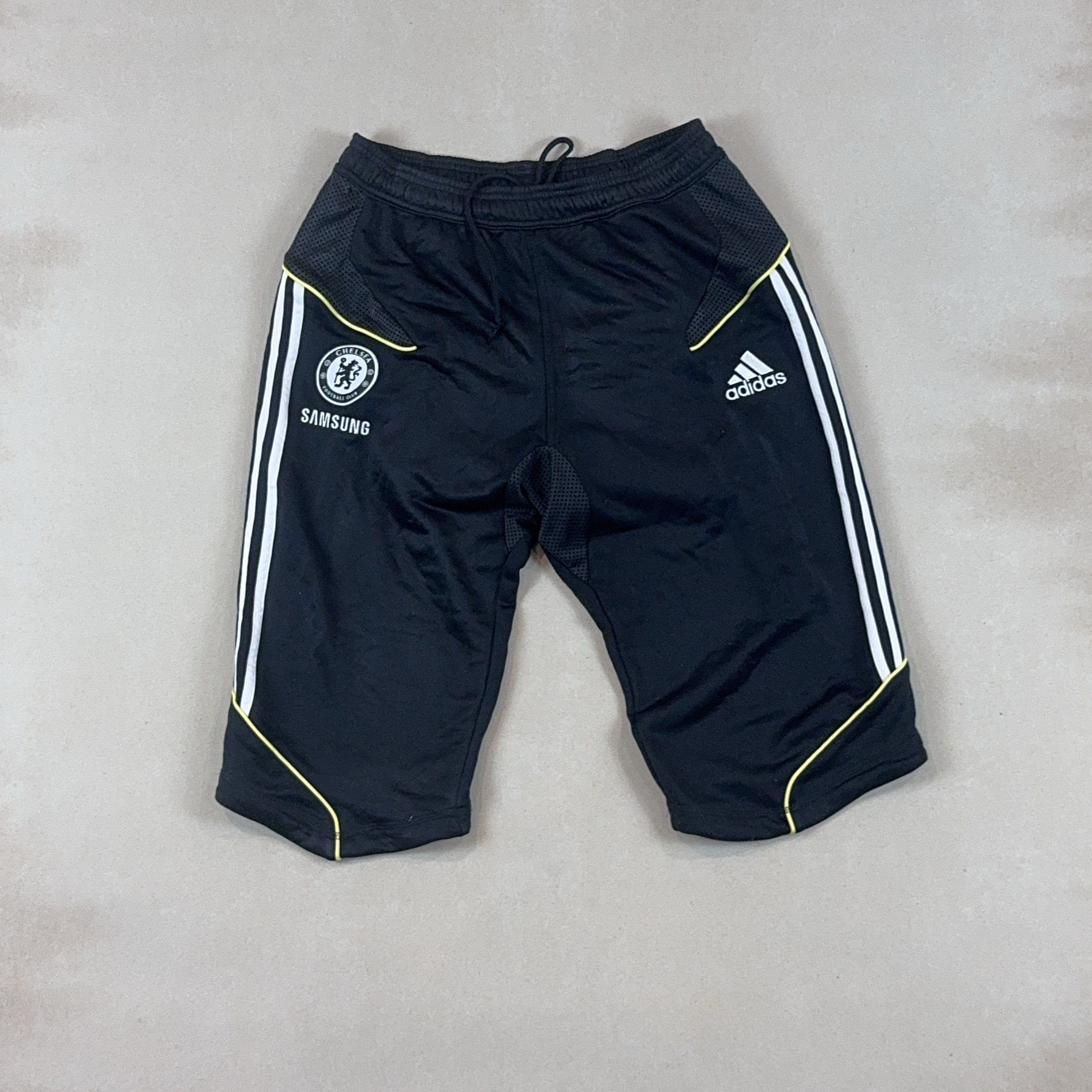 ADIDAS SHORTS - MEDIUM