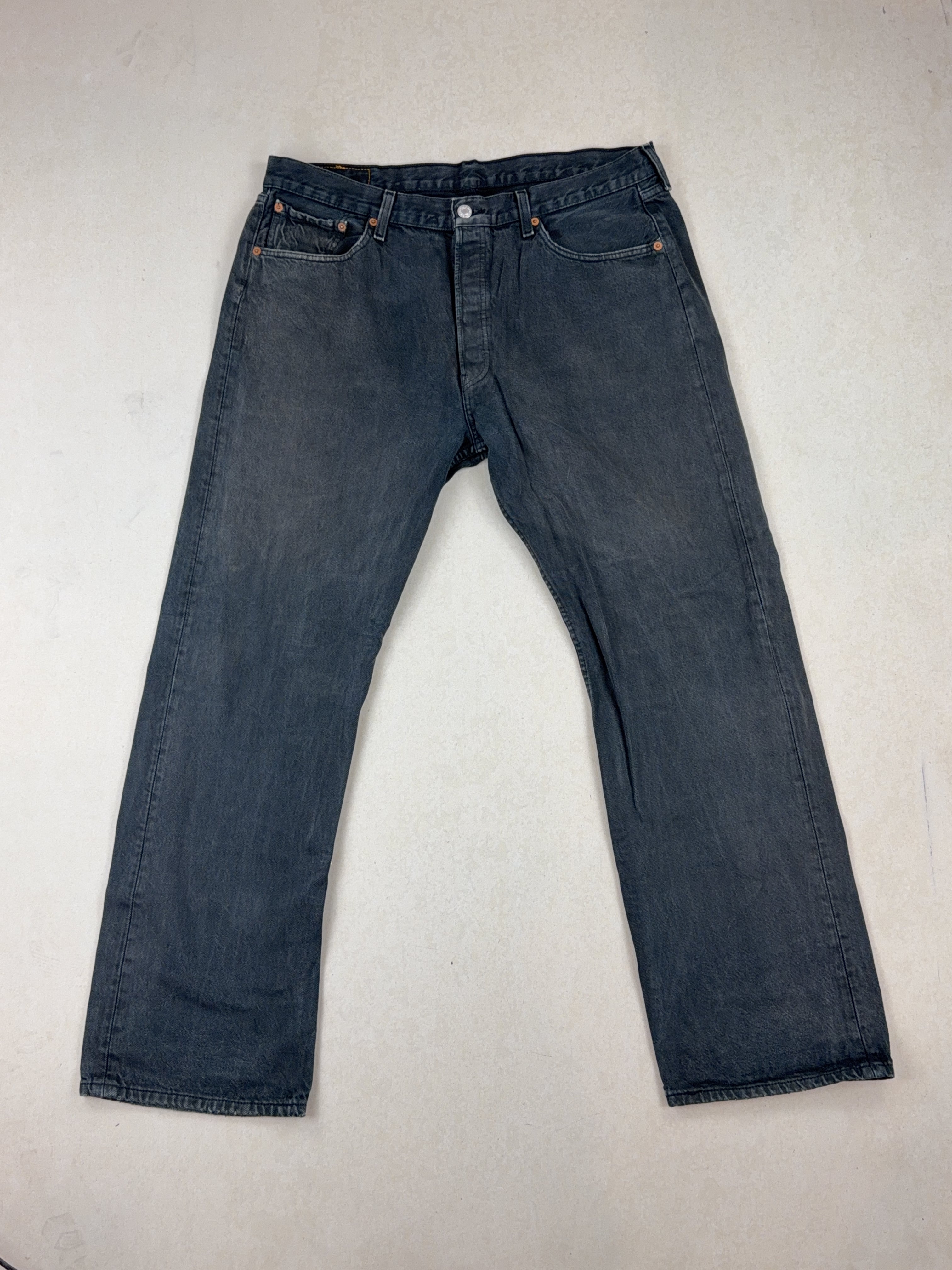 LEVI'S JEANS - X LARGE