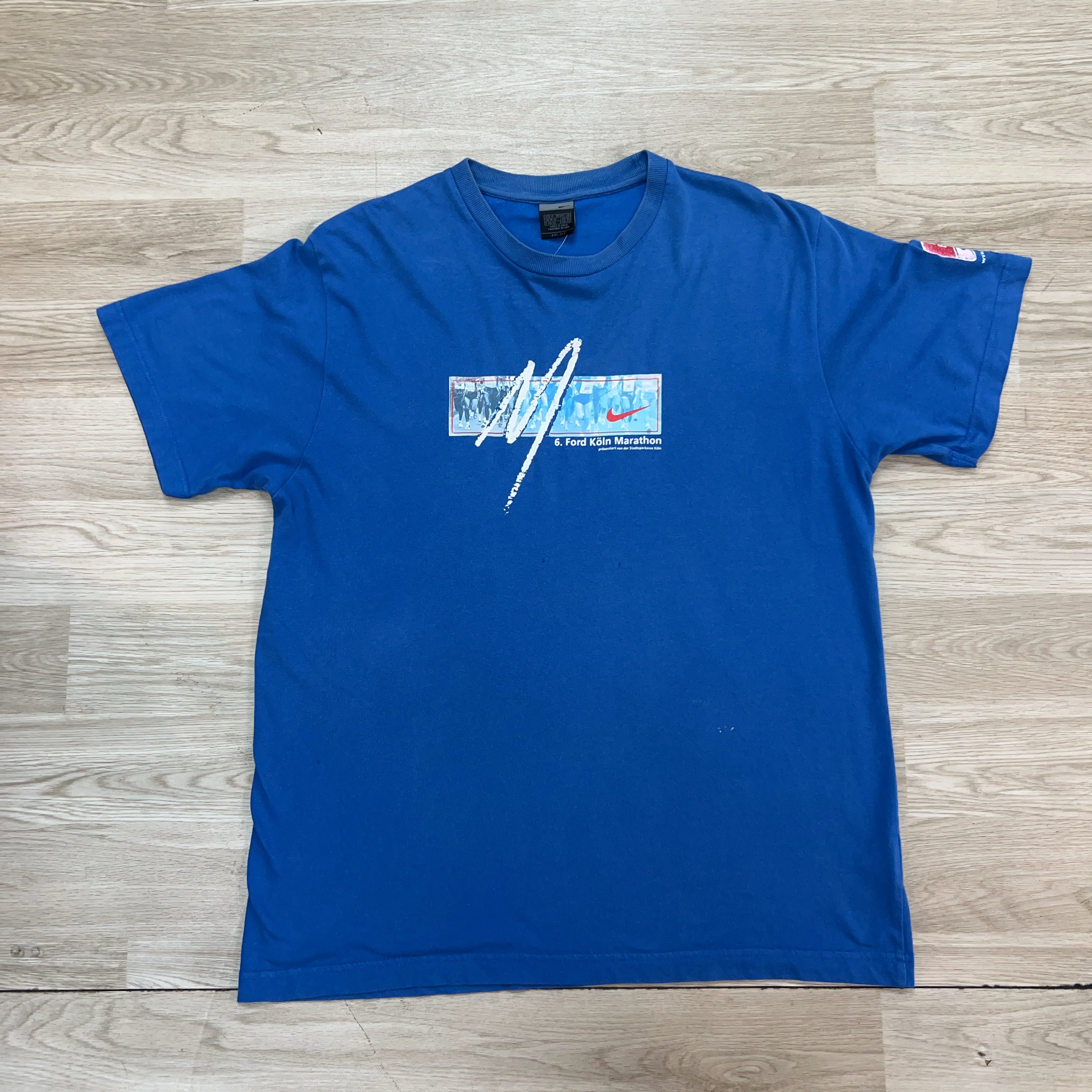 NIKE TEE - MEDIUM
