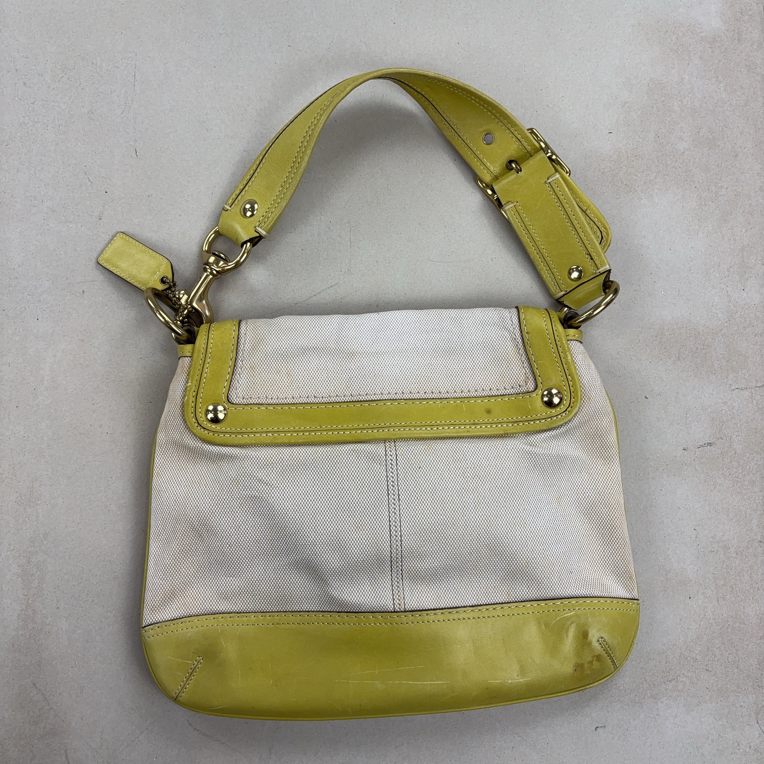COACH HANDBAG - MEDIUM