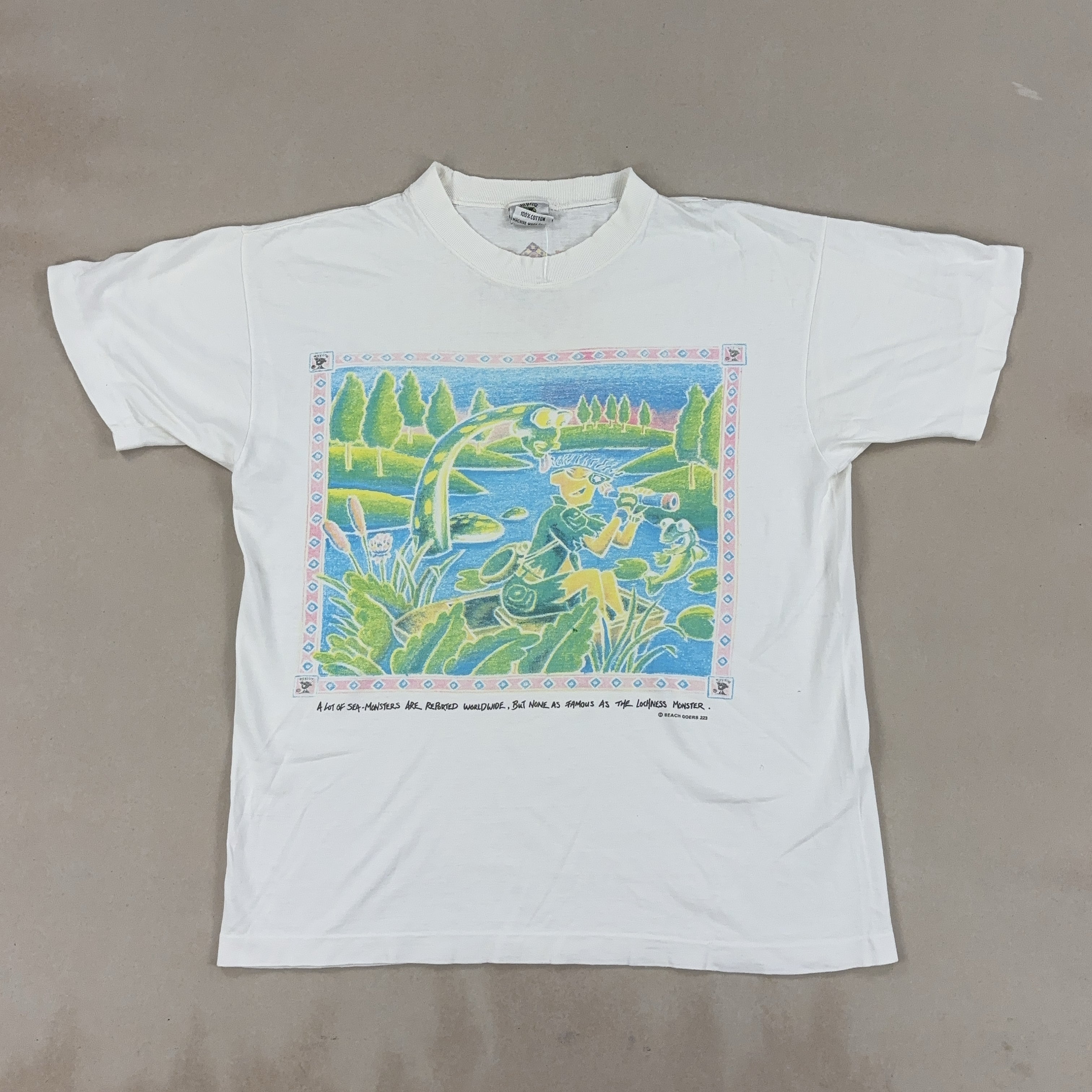 BEACH GOERS TEE - SMALL