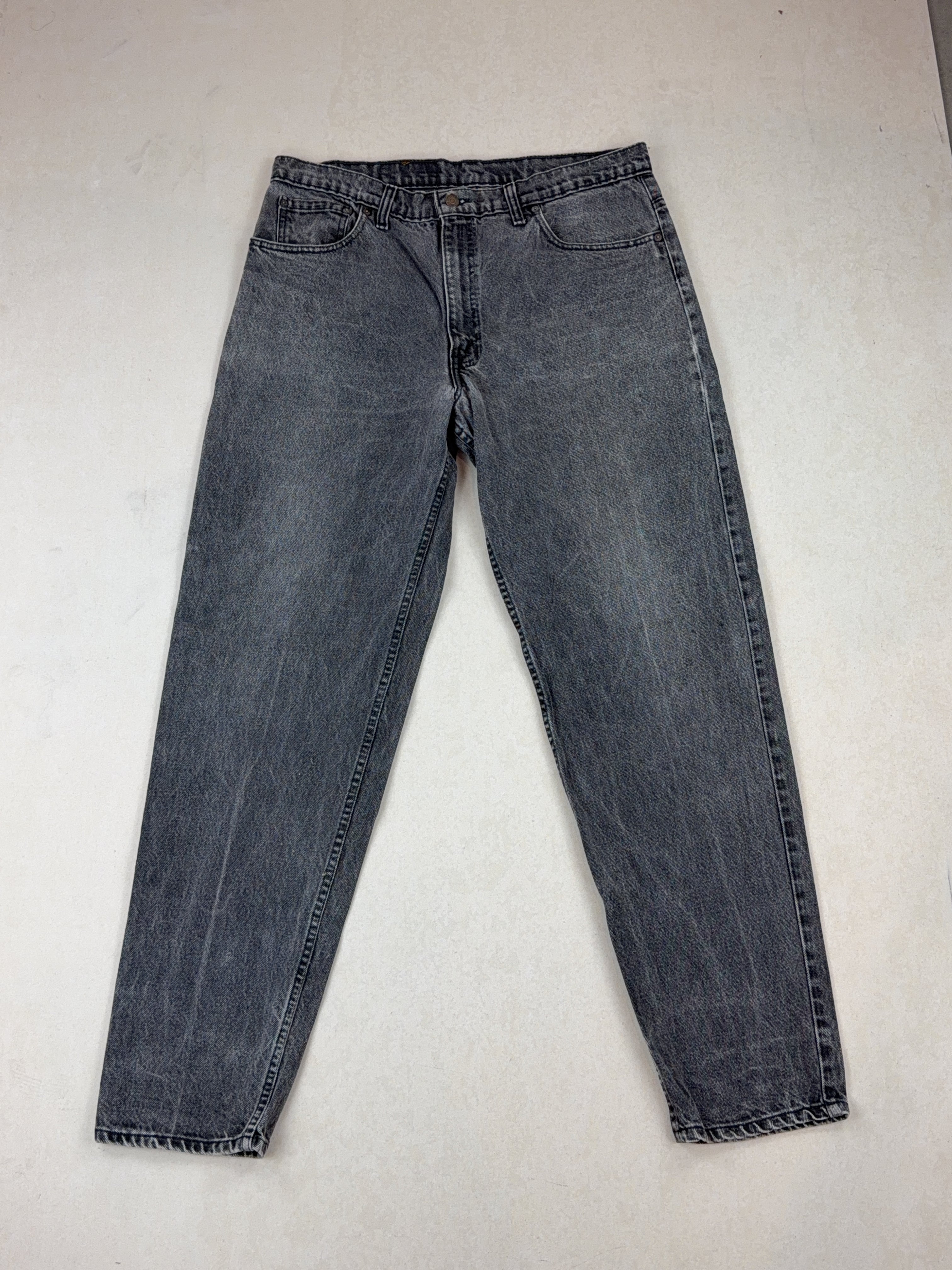 LEVI'S JEANS - LARGE