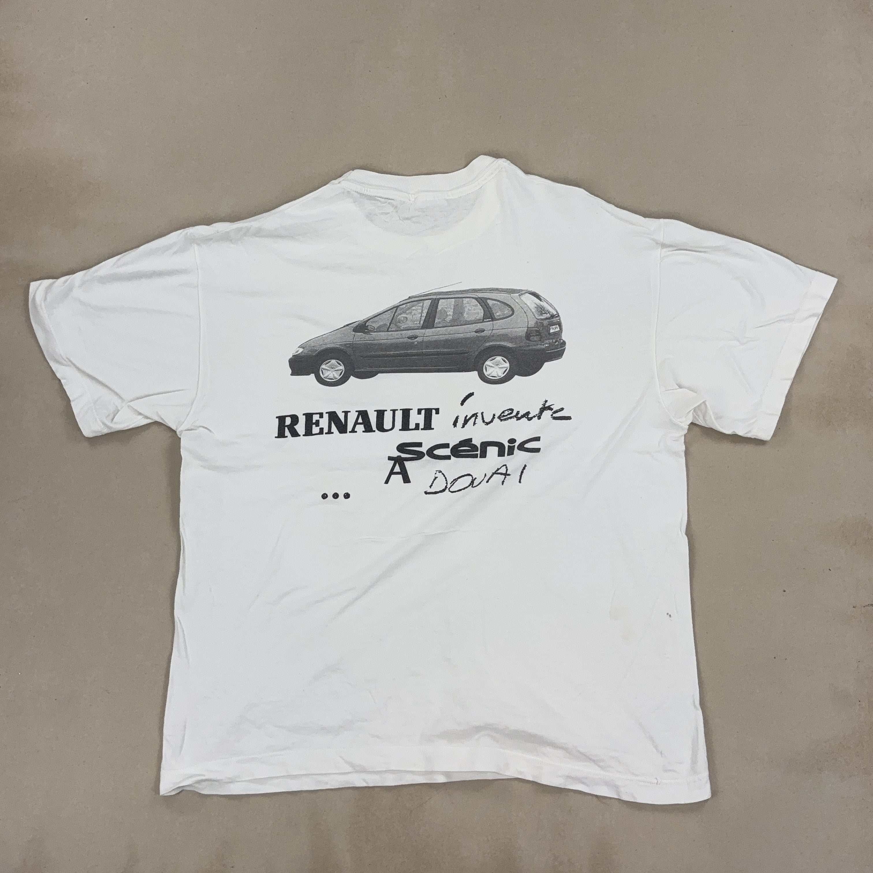 GRAPHIC TEE - MEDIUM