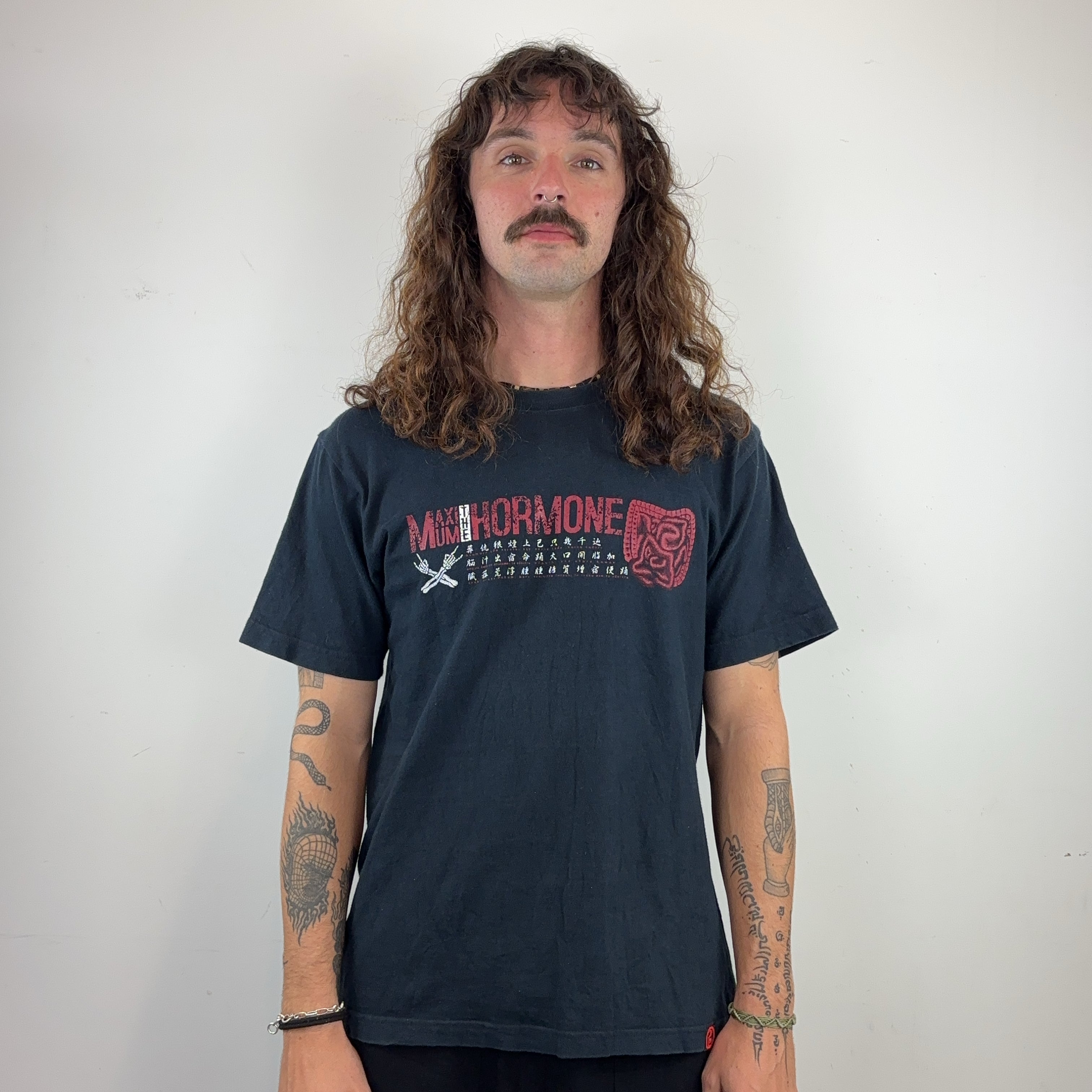 GRAPHIC BLACK TEE - MEDIUM