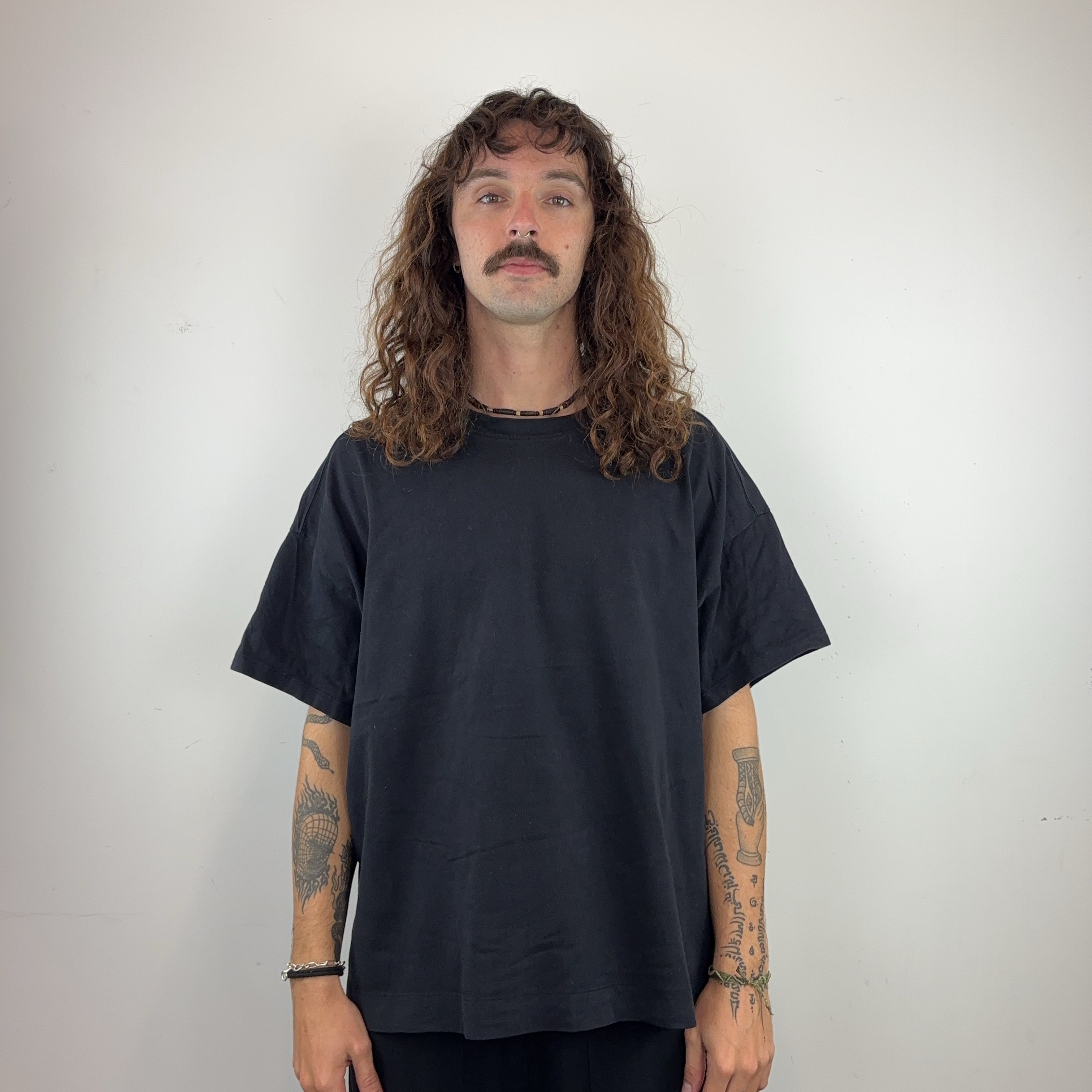 BLACK PLAIN TEE - LARGE
