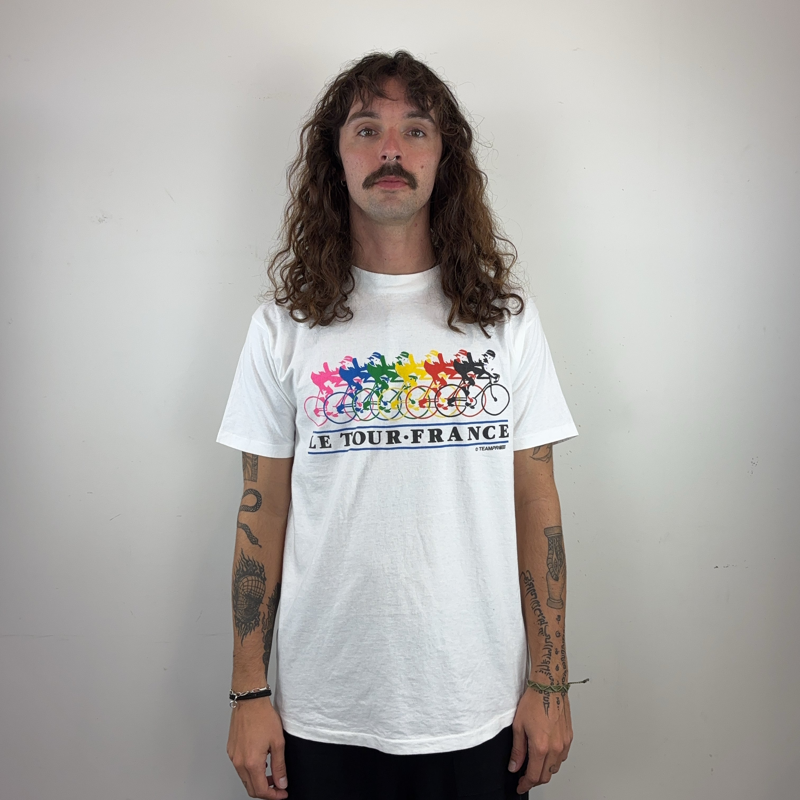 GRAPHIC WHITE TEE - MEDIUM